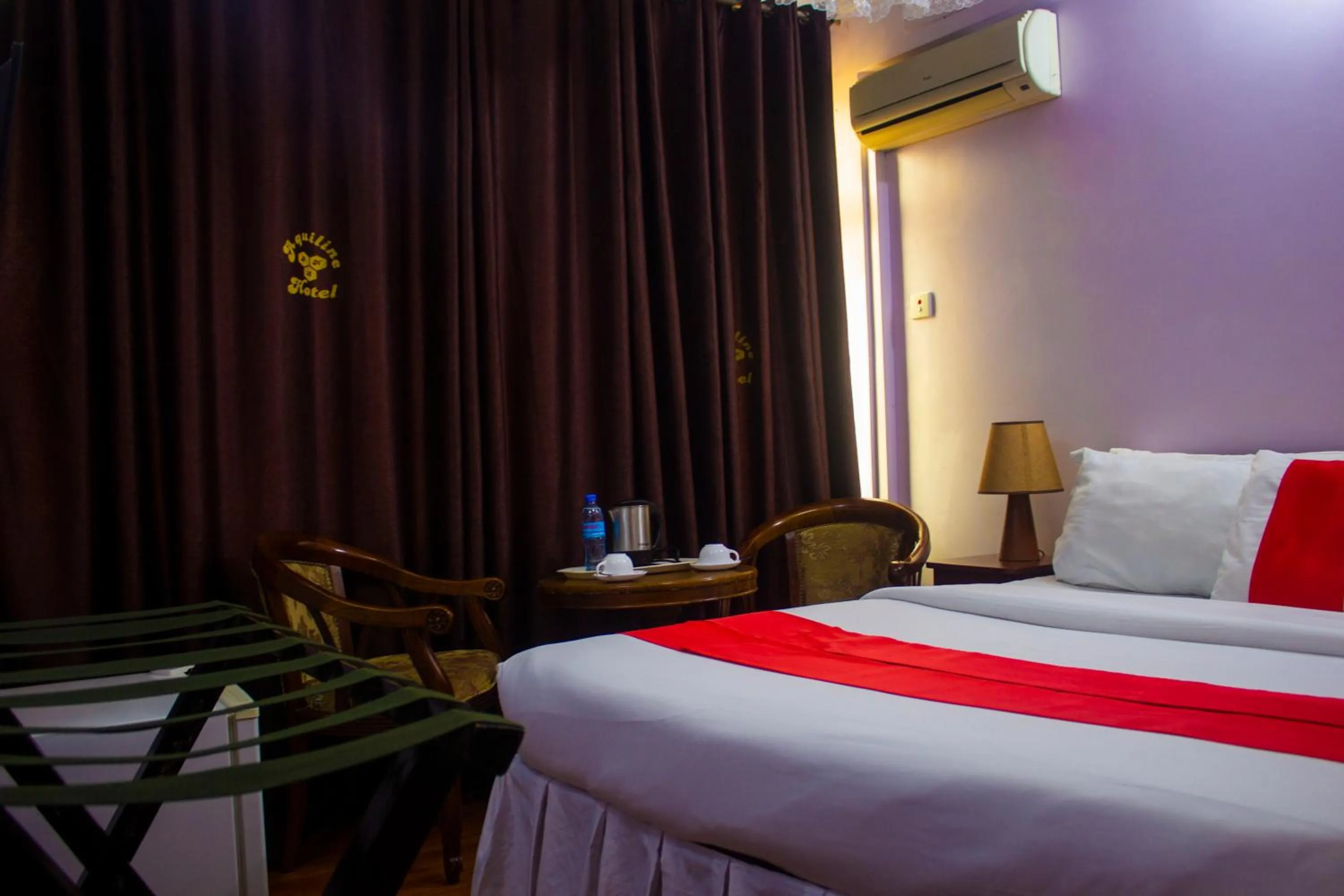 Bedroom, Bed in New Hotel Aquiline