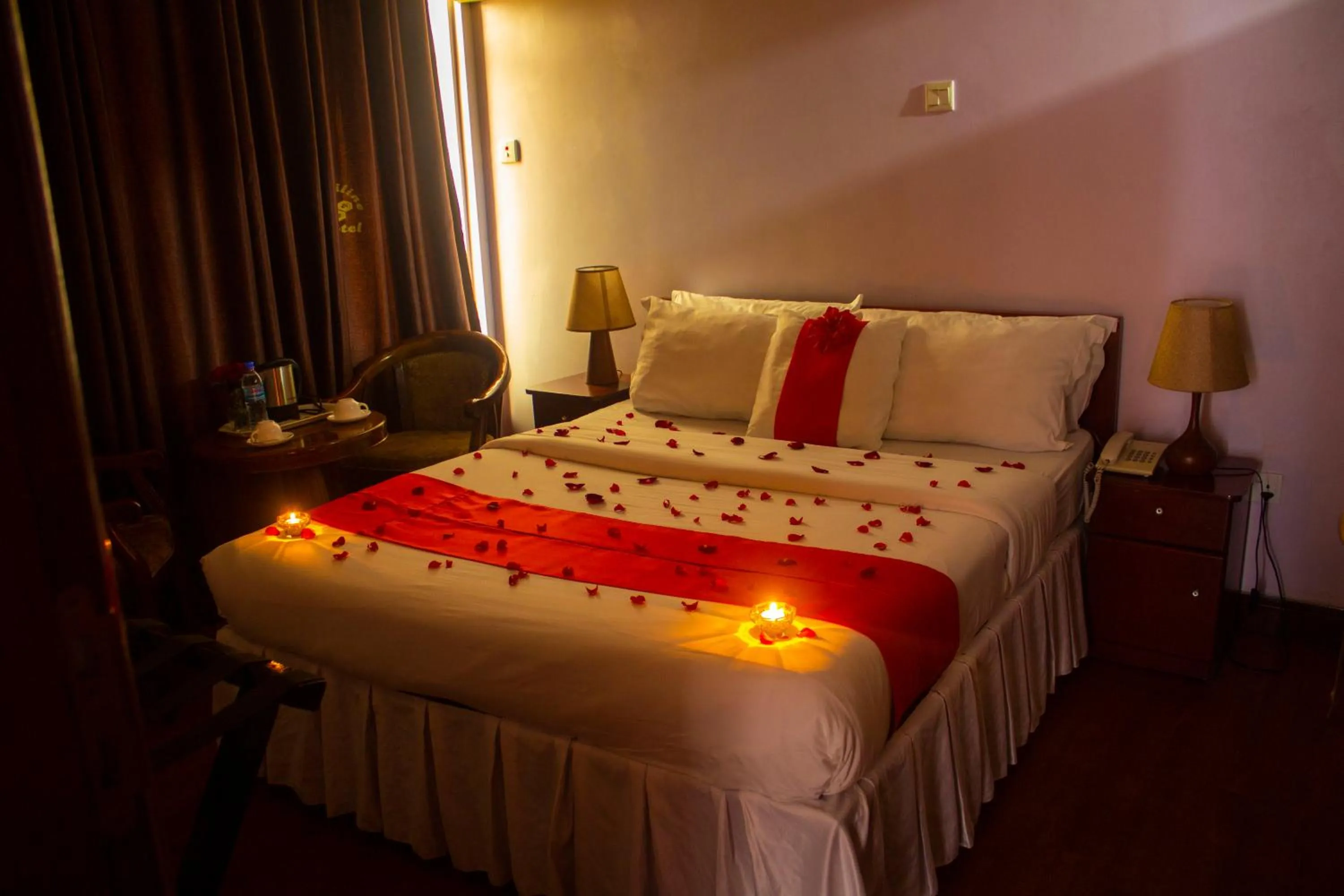 Bedroom, Bed in New Hotel Aquiline