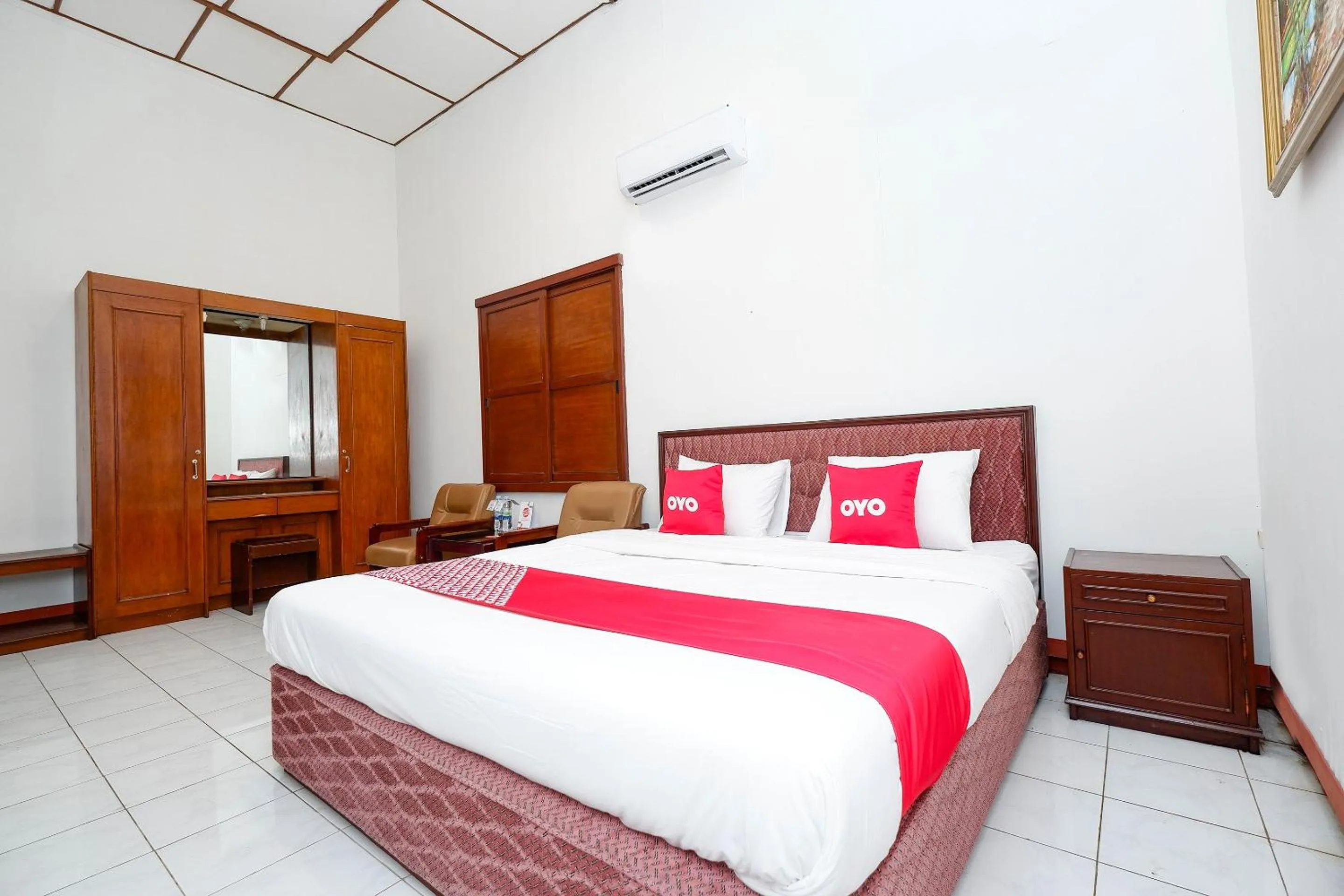 Bedroom, Bed in SUPER OYO Capital O 1644 Hotel Griya Kencana
