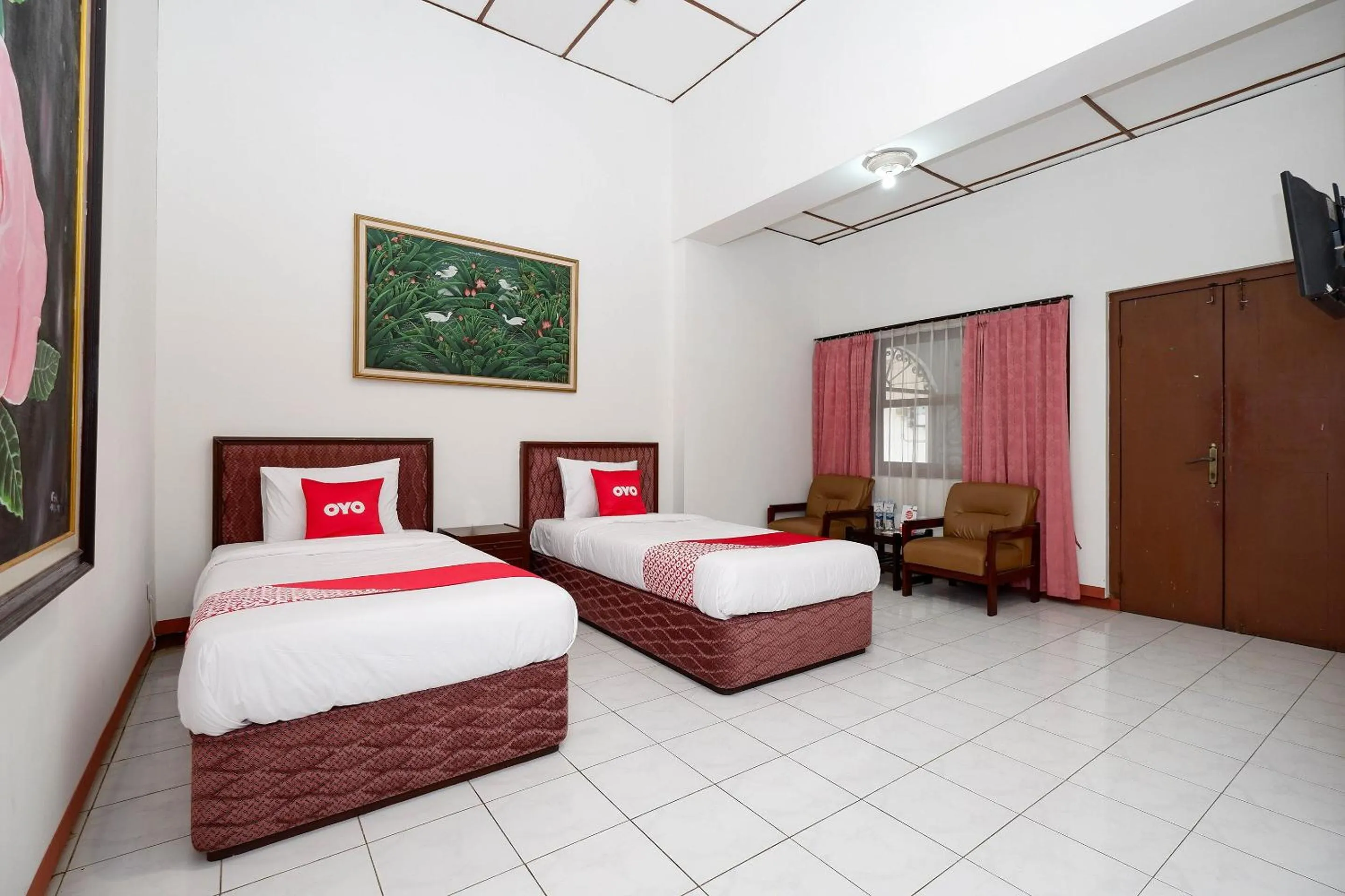 Bedroom, Bed in SUPER OYO Capital O 1644 Hotel Griya Kencana