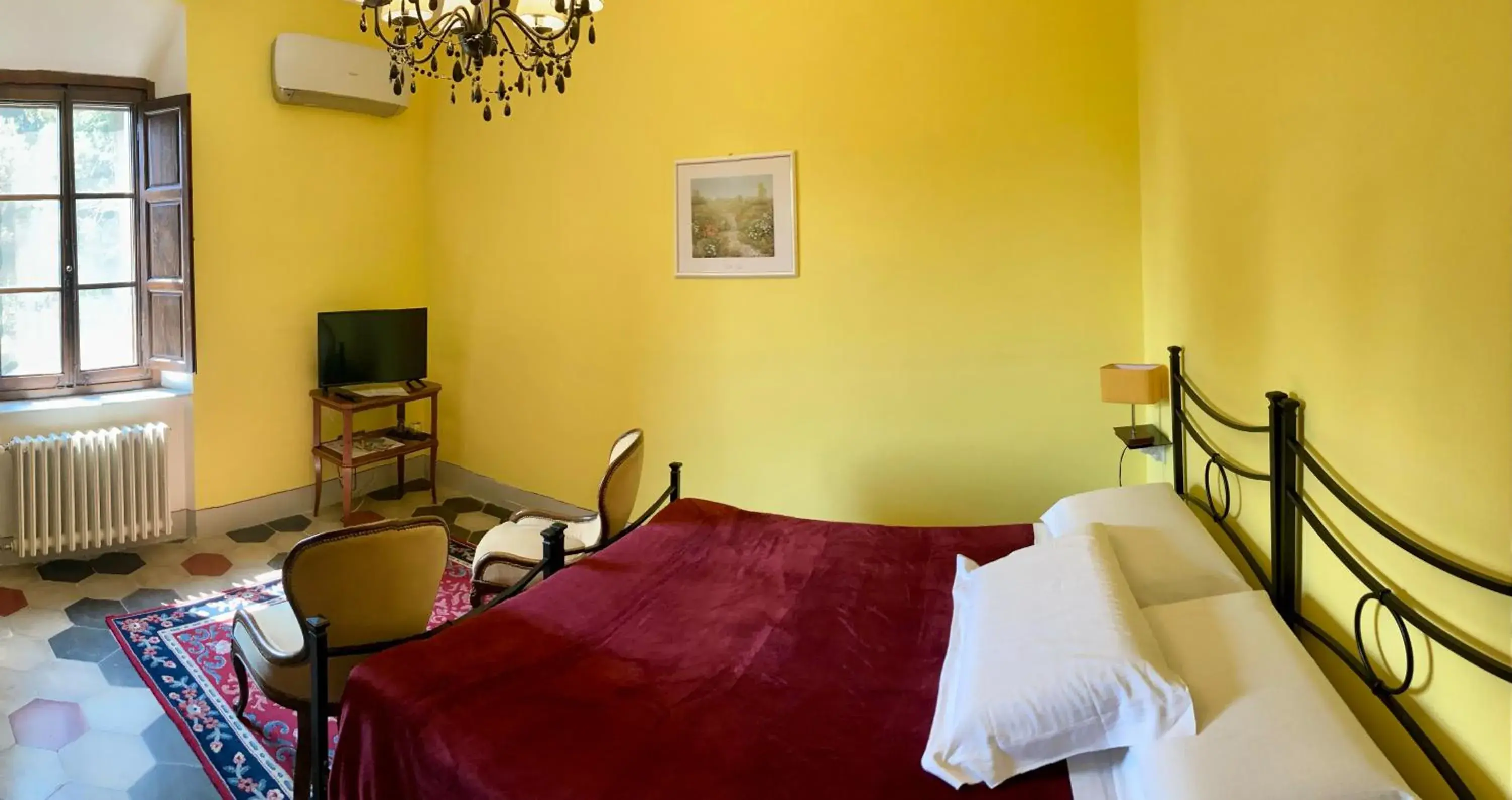 Standard Double Room in Villa del Parco in Tuscany Standard Double Room in Villa del Parco in Tuscany