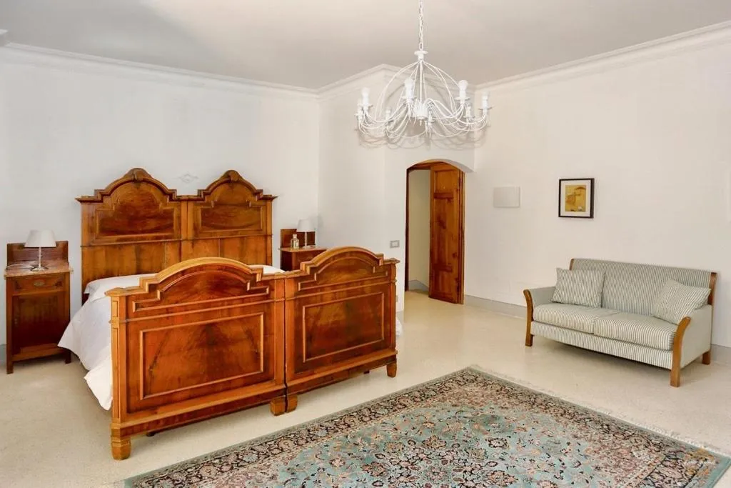 Photo of the whole room in Villa del Parco in Tuscany