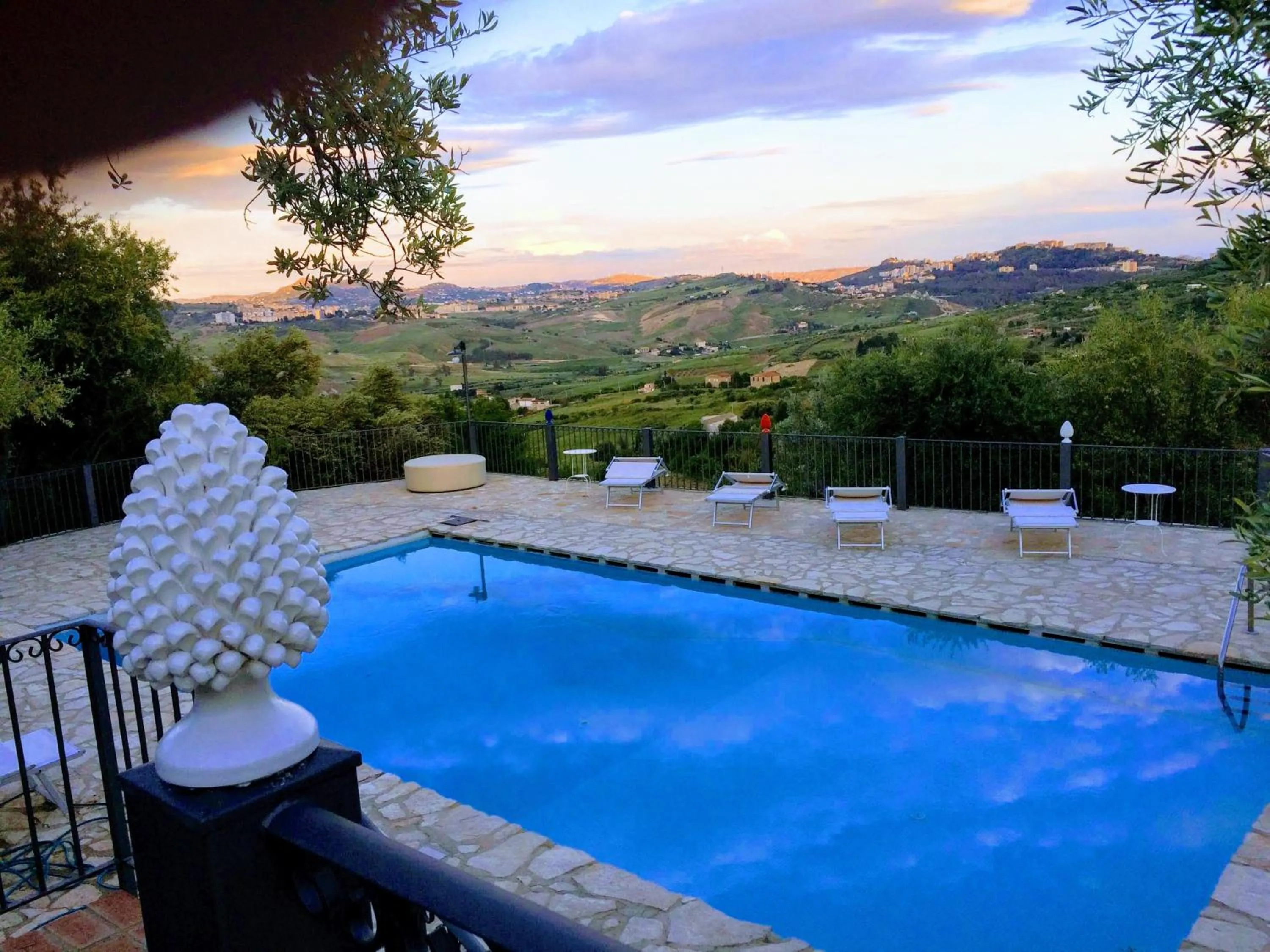 Pool view in Roba Degli Ulivi
