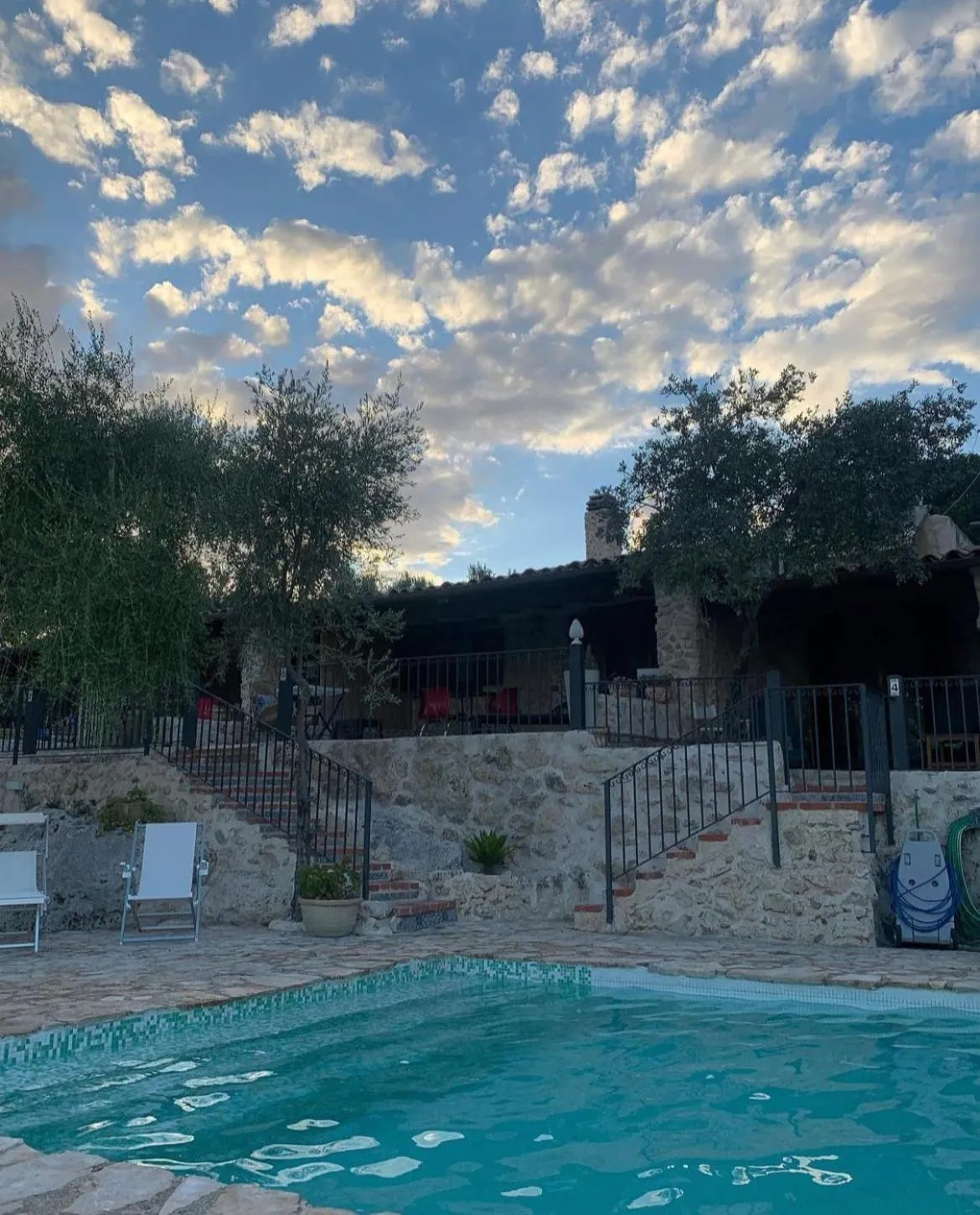 Pool view in Roba Degli Ulivi