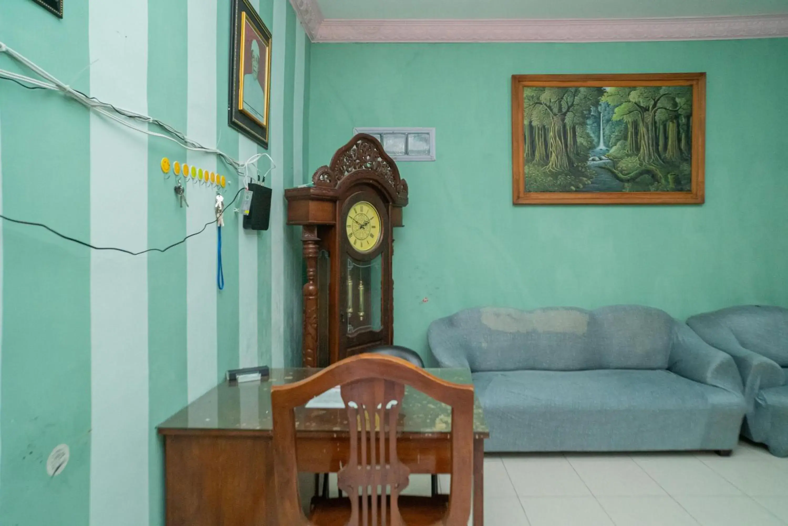 Lobby or reception in RedDoorz Syariah near Batu Night Spectacular 3 Lobby or reception in RedDoorz Syariah near Batu Night Spectacular 3