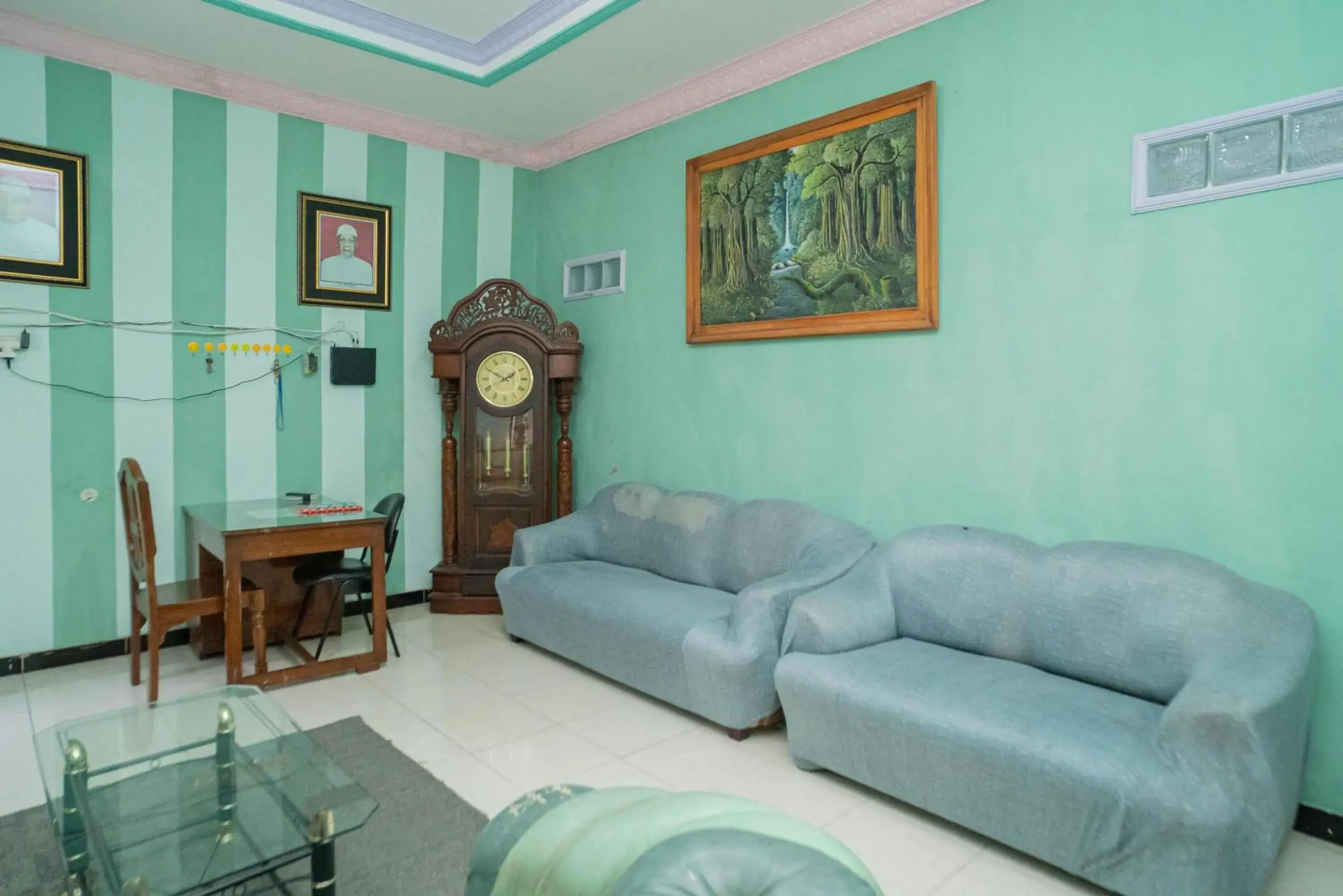 Lobby or reception in RedDoorz Syariah near Batu Night Spectacular 3 Lobby or reception in RedDoorz Syariah near Batu Night Spectacular 3