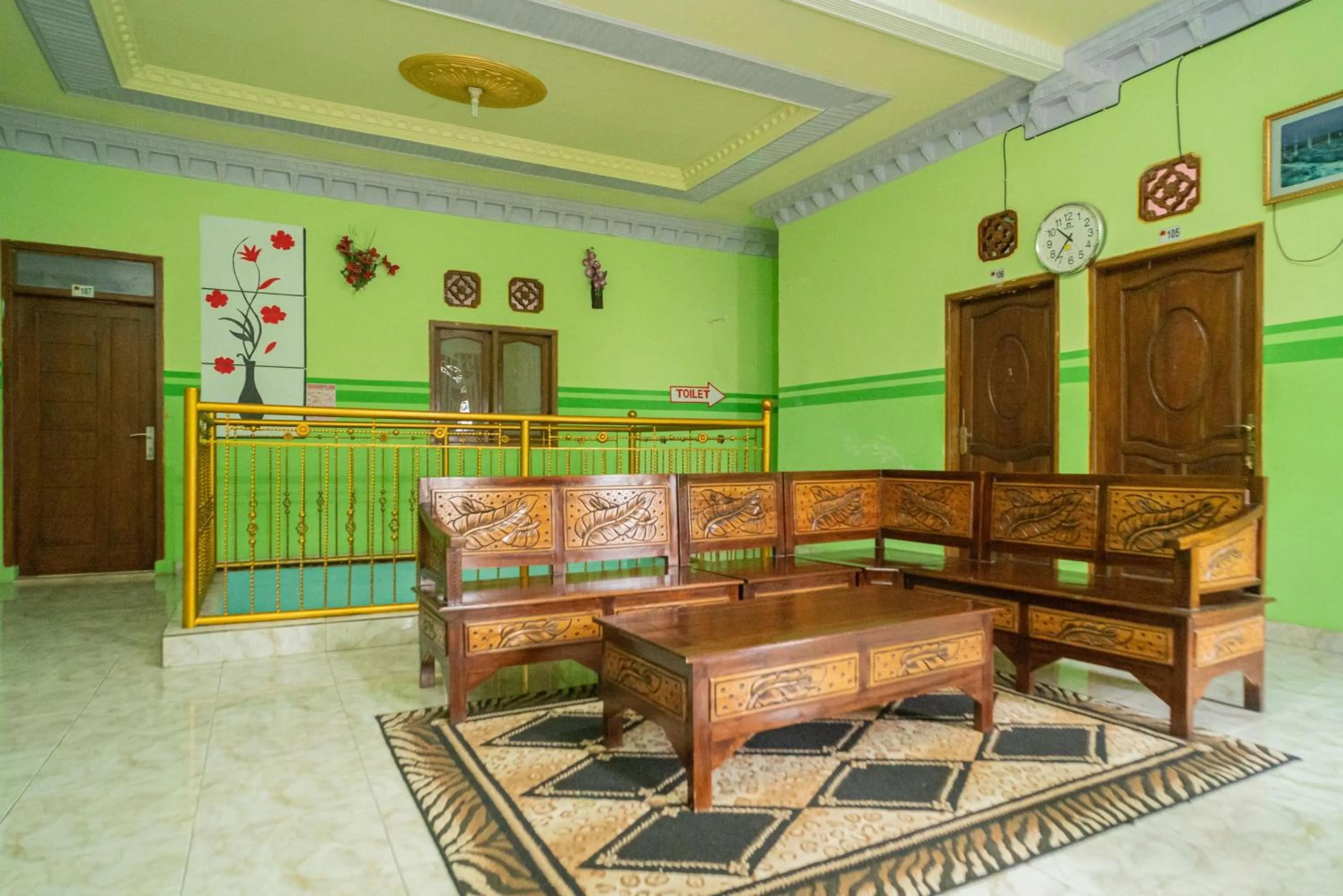 Seating area in RedDoorz Syariah near Batu Night Spectacular 3