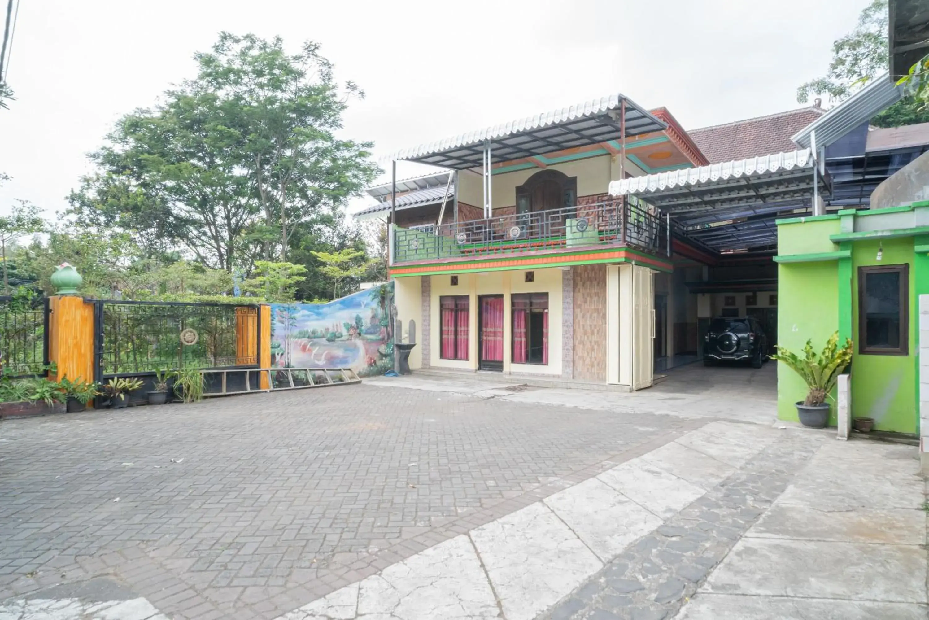 Property building in RedDoorz Syariah near Batu Night Spectacular 3 Property building in RedDoorz Syariah near Batu Night Spectacular 3