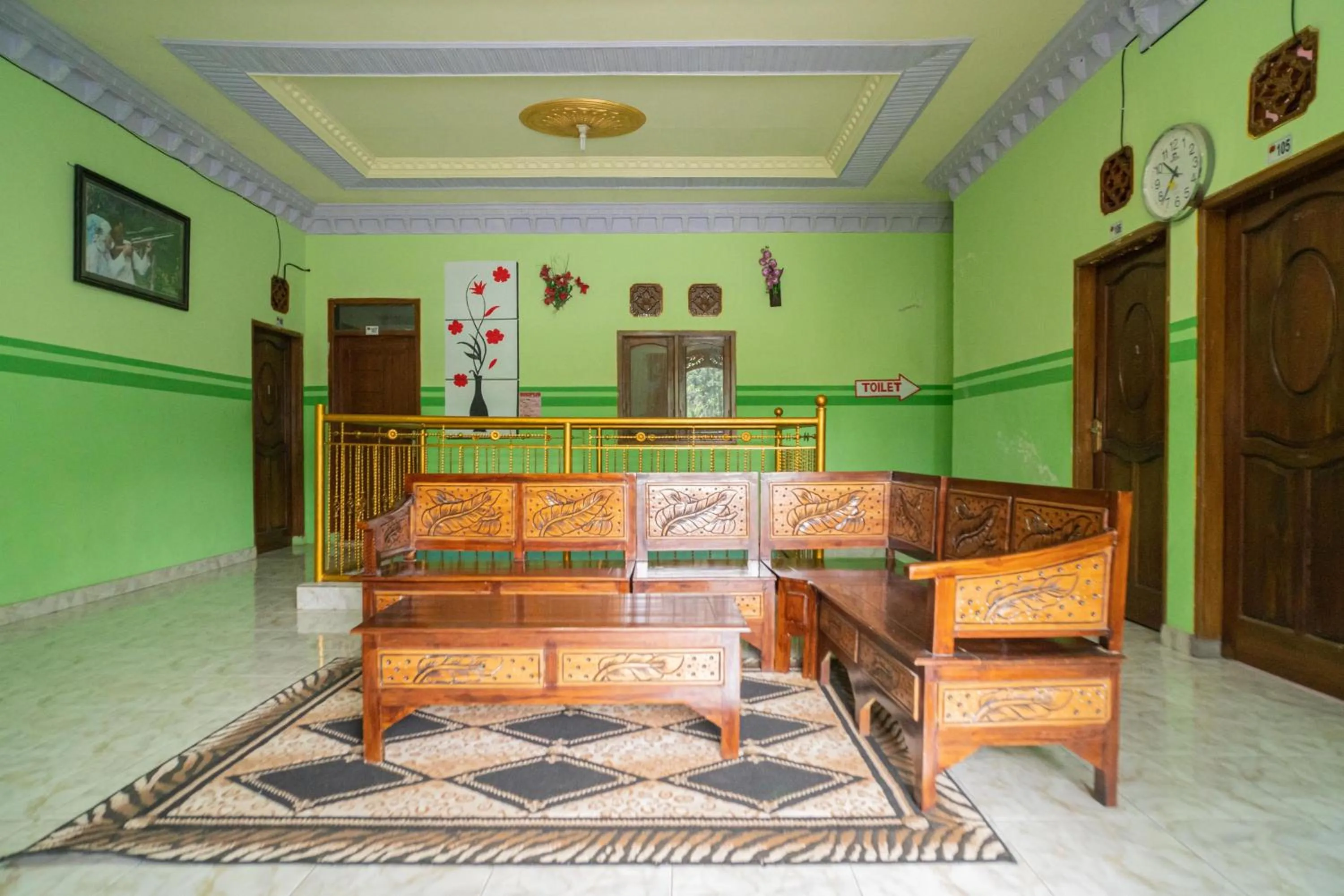 Seating area in RedDoorz Syariah near Batu Night Spectacular 3