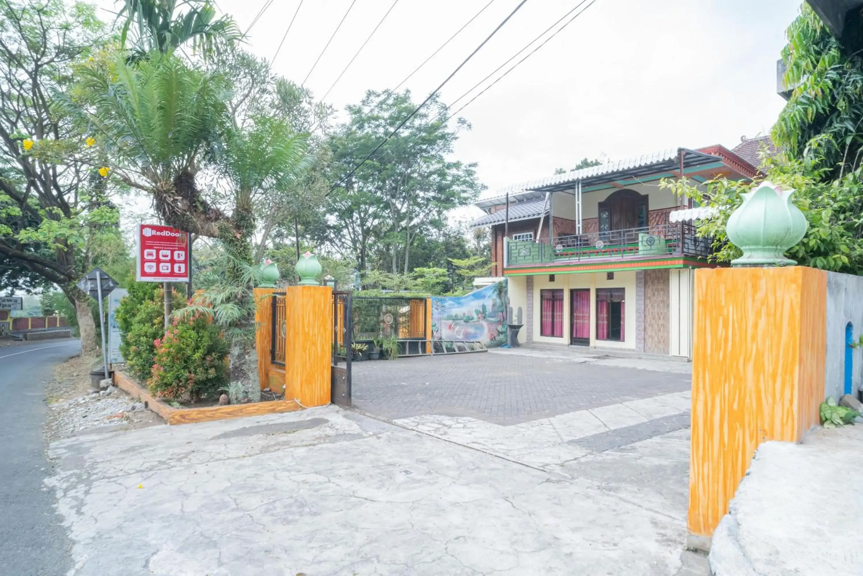 Property building in RedDoorz Syariah near Batu Night Spectacular 3 Property building in RedDoorz Syariah near Batu Night Spectacular 3