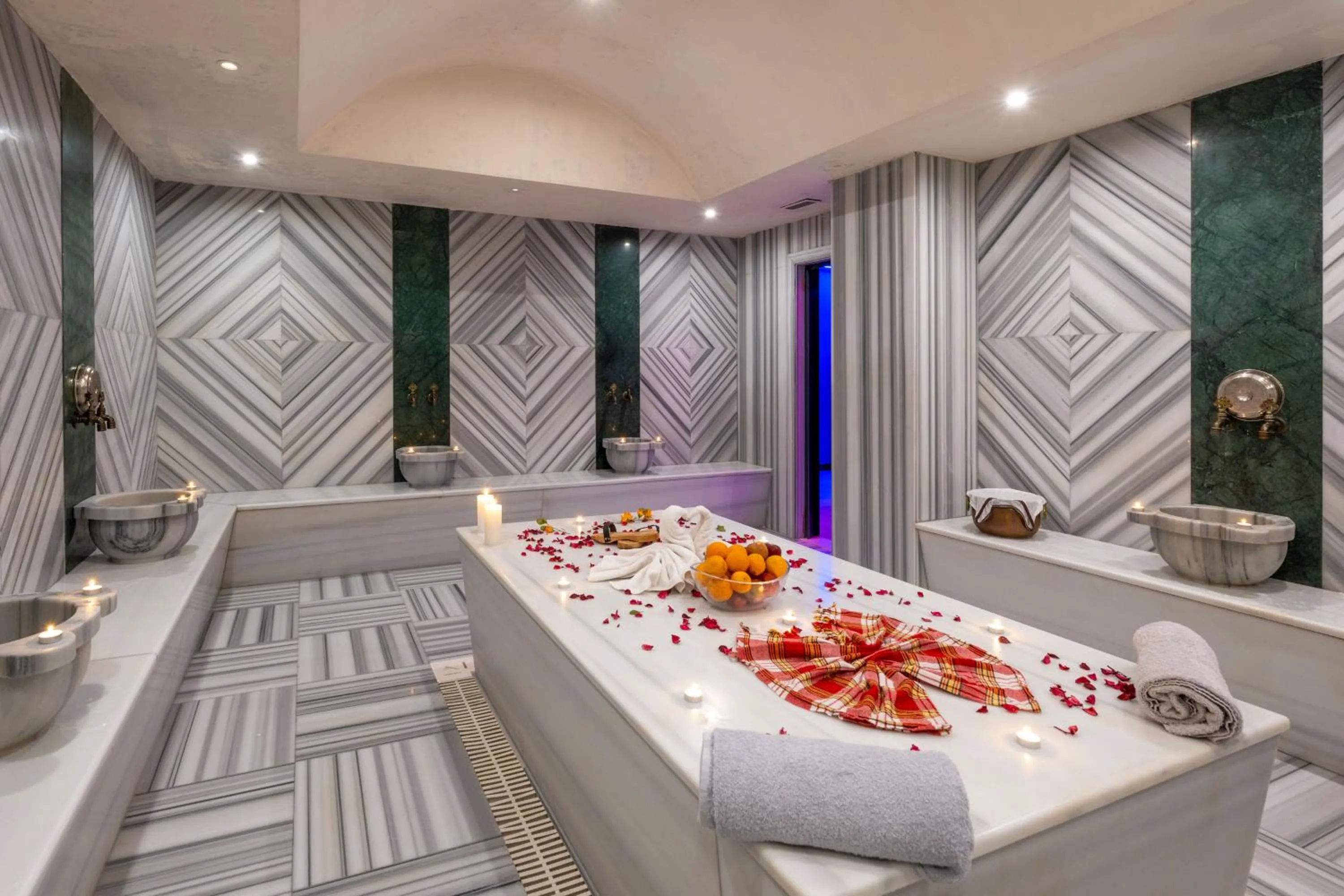 Public Bath in Graziella Gold Hotel