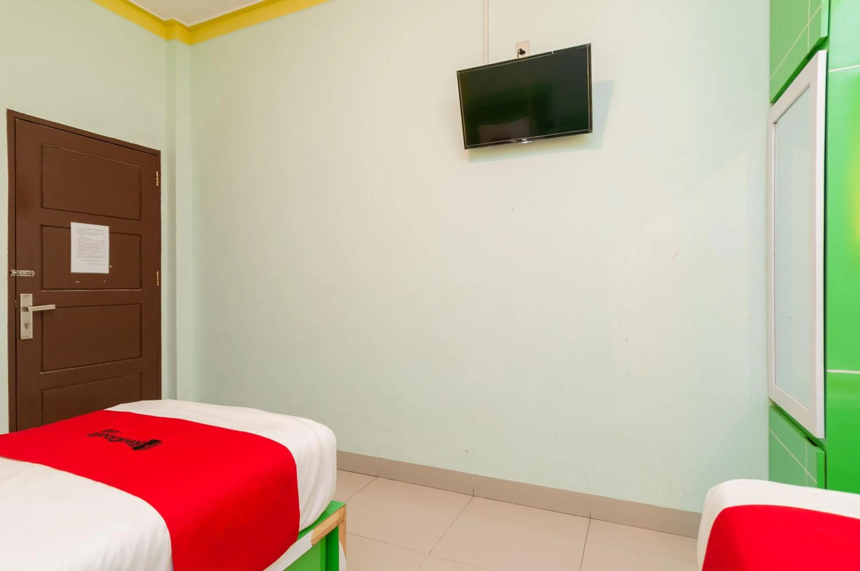 Bed in RedDoorz Syariah At Dinda Residence