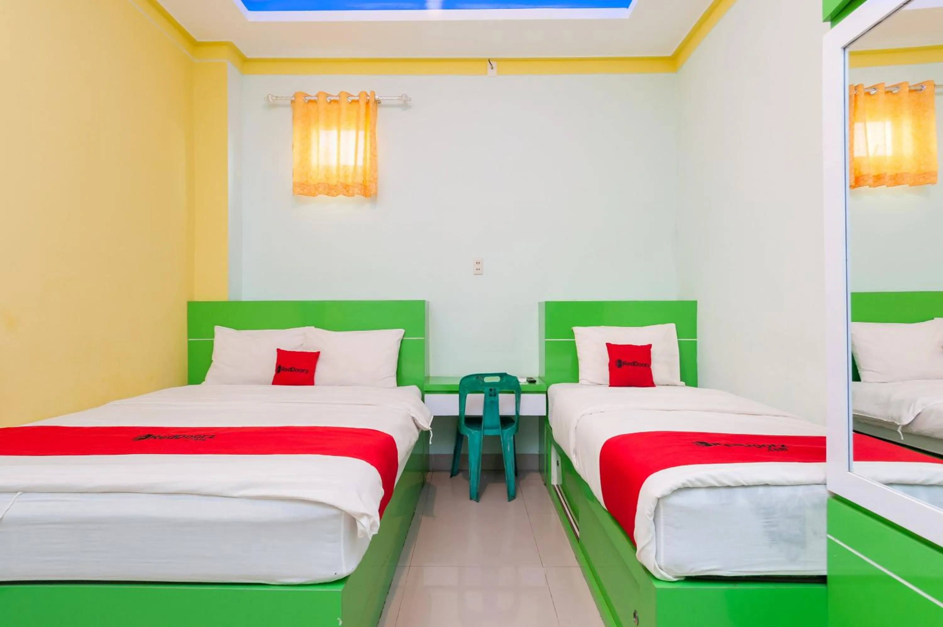 Bed in RedDoorz Syariah At Dinda Residence