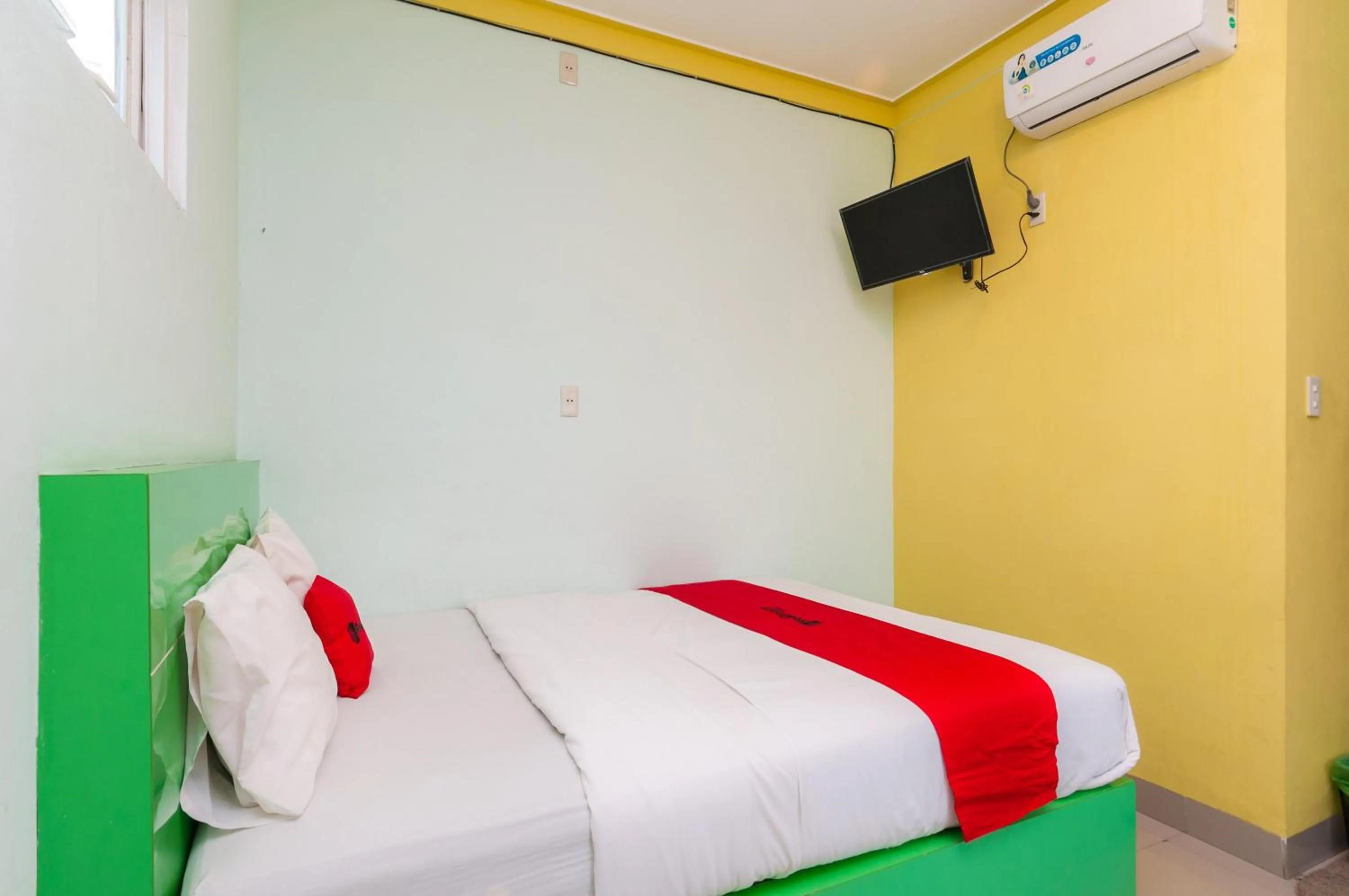 Bed in RedDoorz Syariah At Dinda Residence