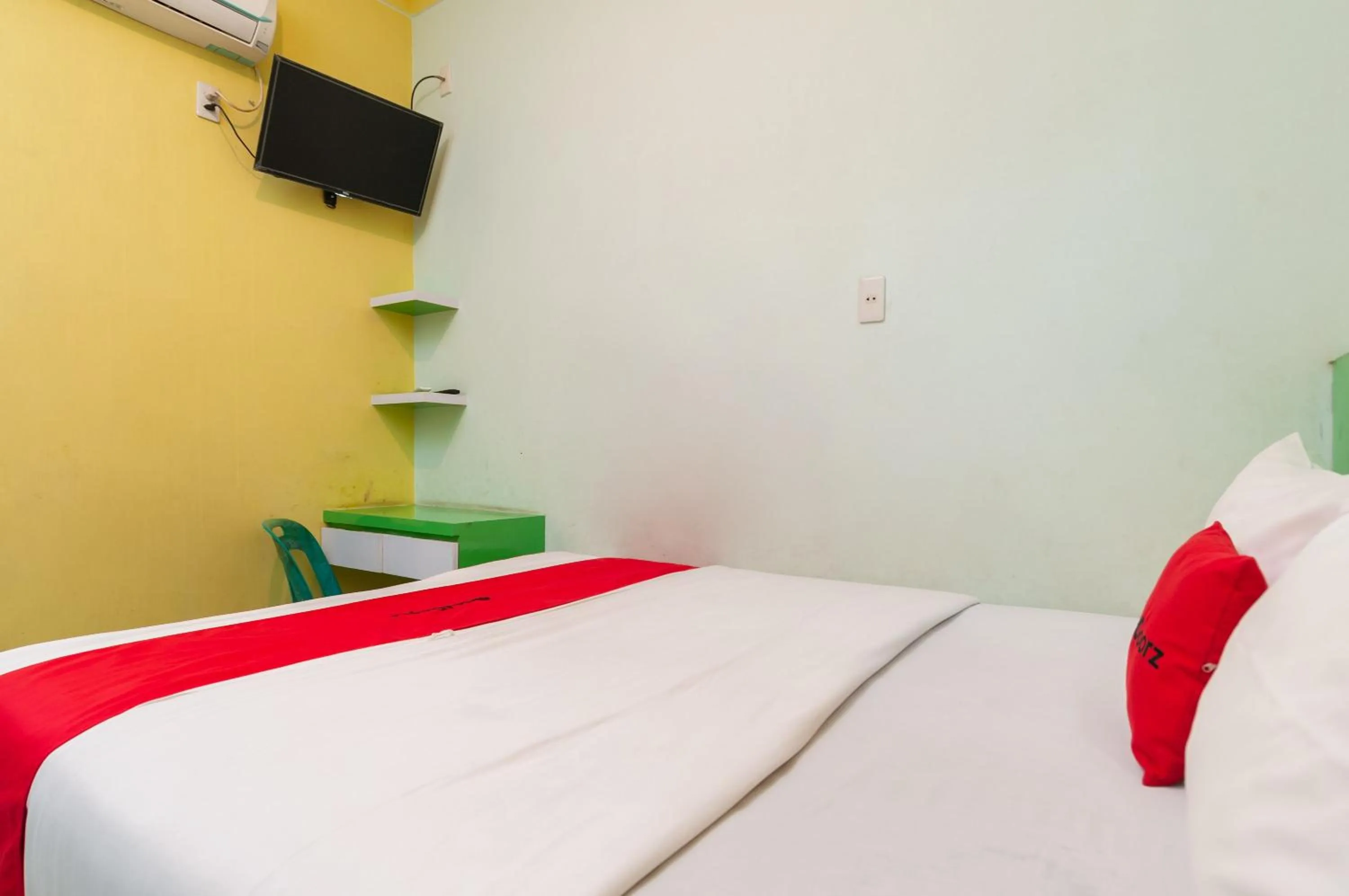 Bed in RedDoorz Syariah At Dinda Residence