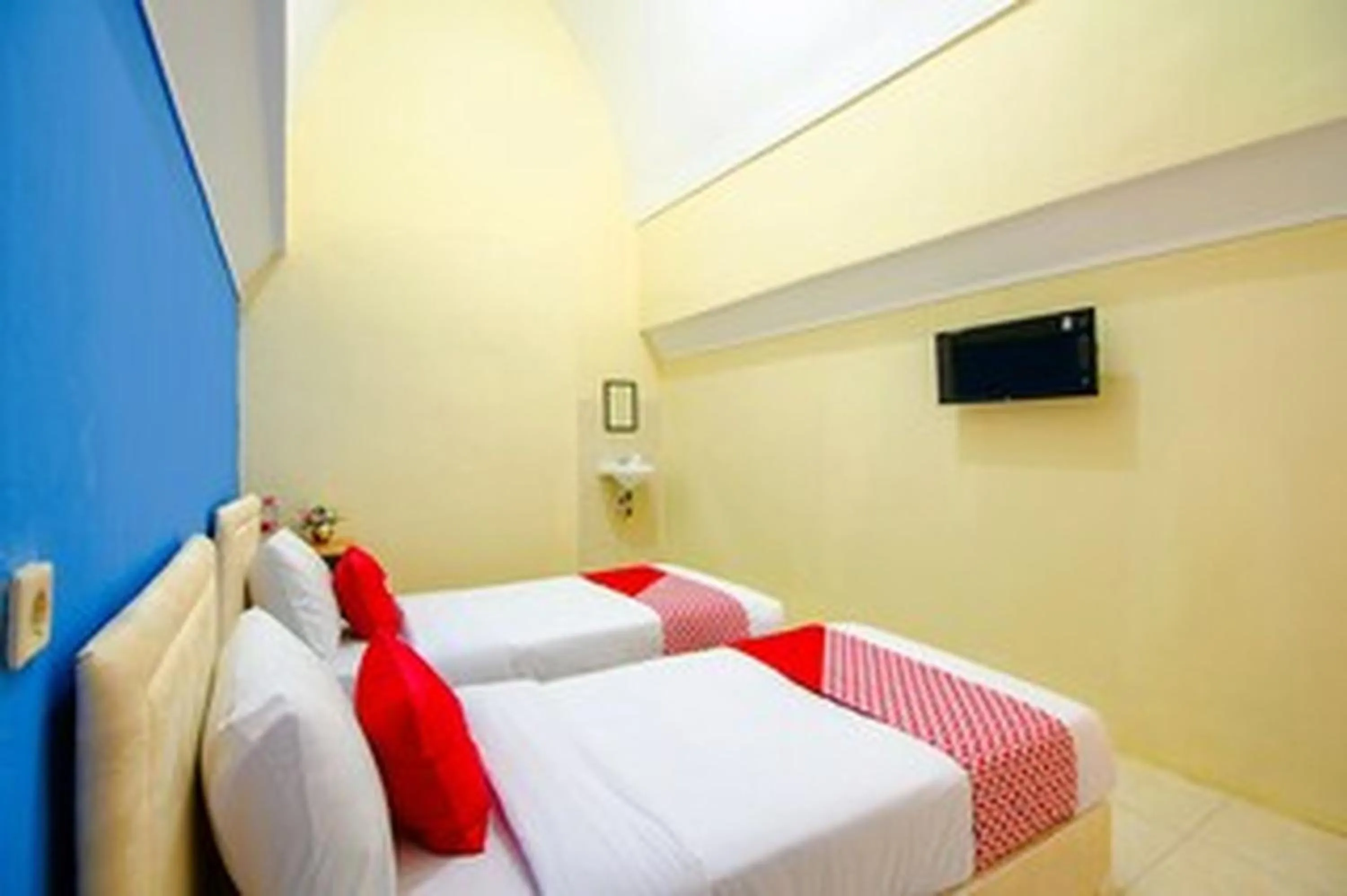 TV and multimedia, Bed in OYO Life 1643 Grand Monica