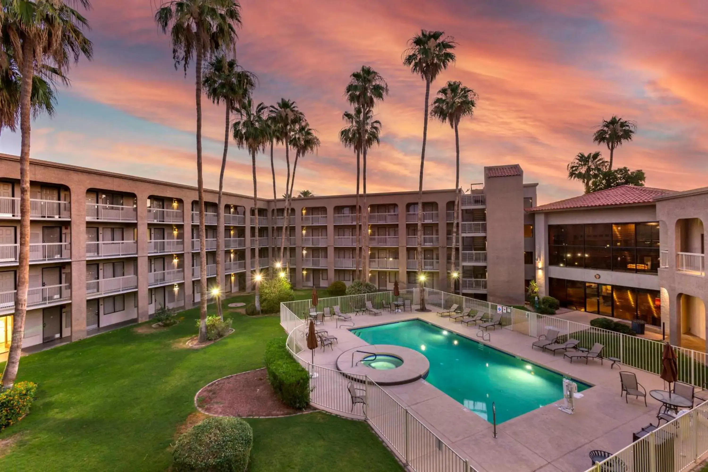 Property building in Best Western Plus Scottsdale Thunderbird Suites Property building in Best Western Plus Scottsdale Thunderbird Suites