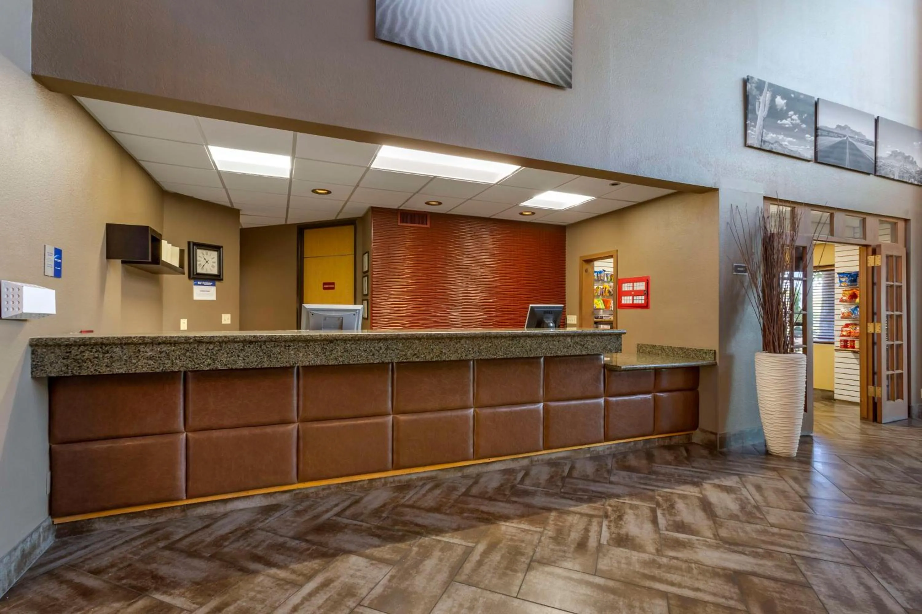 Lobby or reception in Best Western Plus Scottsdale Thunderbird Suites
