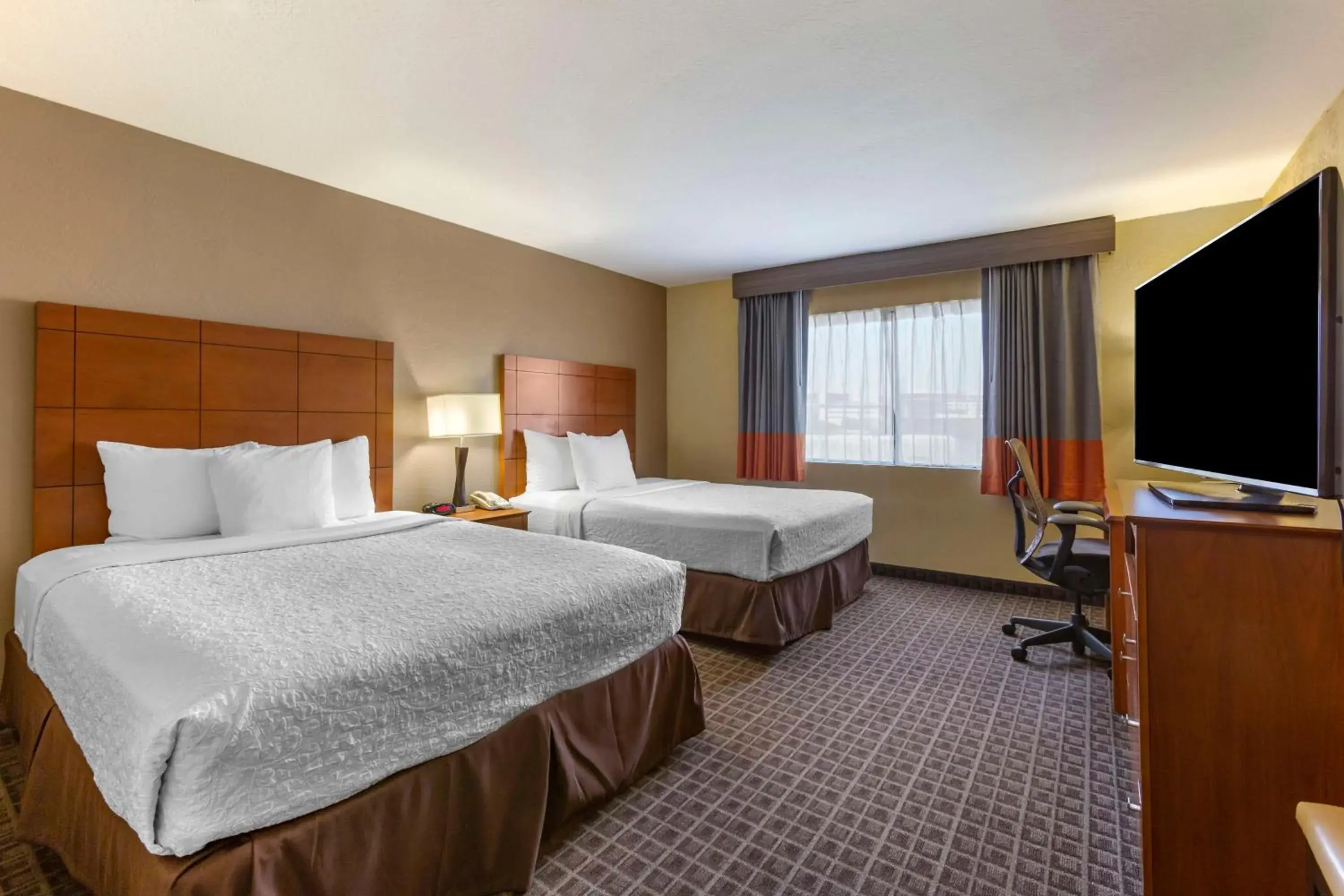 Bedroom, Bed in Best Western Plus Scottsdale Thunderbird Suites Bedroom, Bed in Best Western Plus Scottsdale Thunderbird Suites