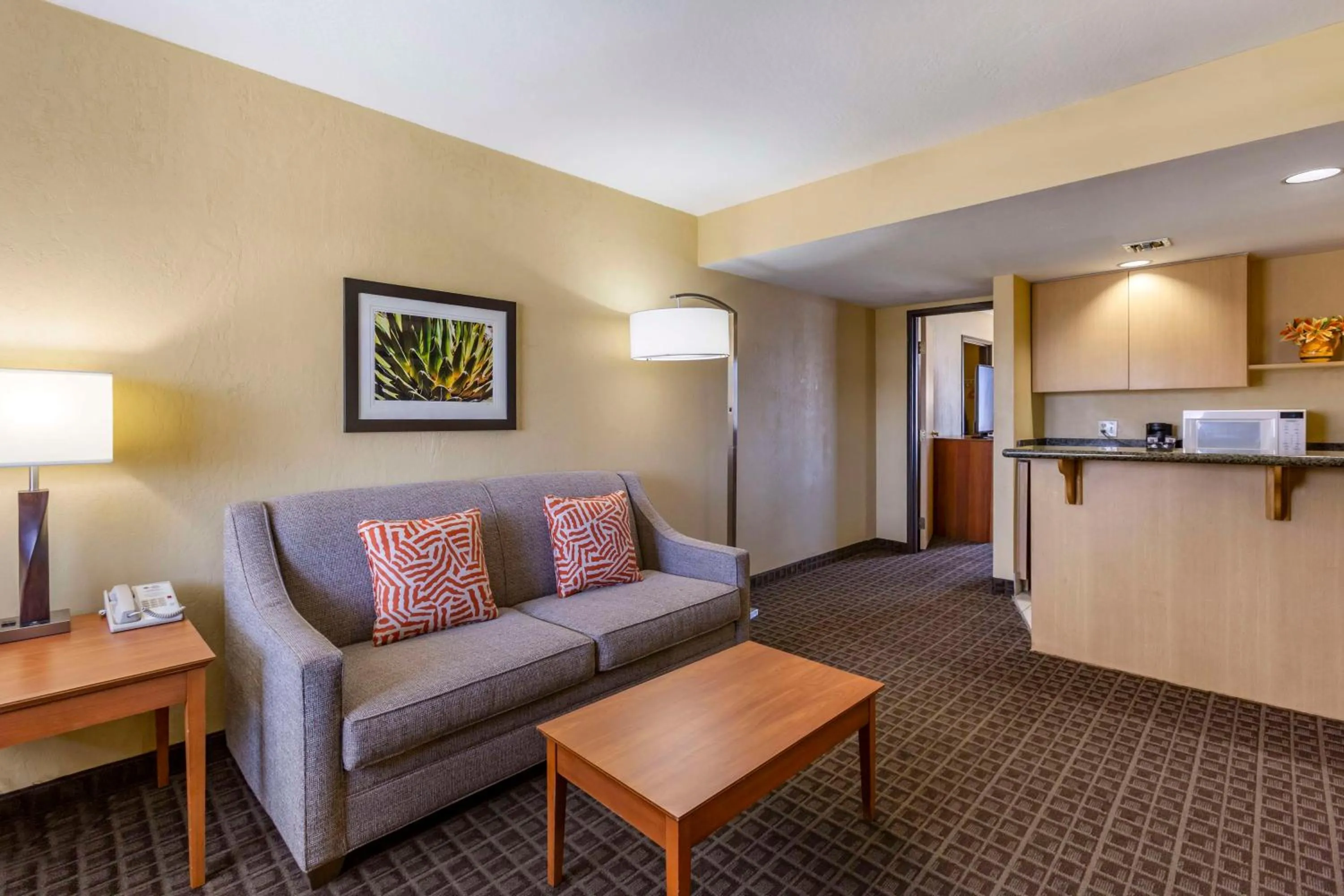 Bedroom in Best Western Plus Scottsdale Thunderbird Suites