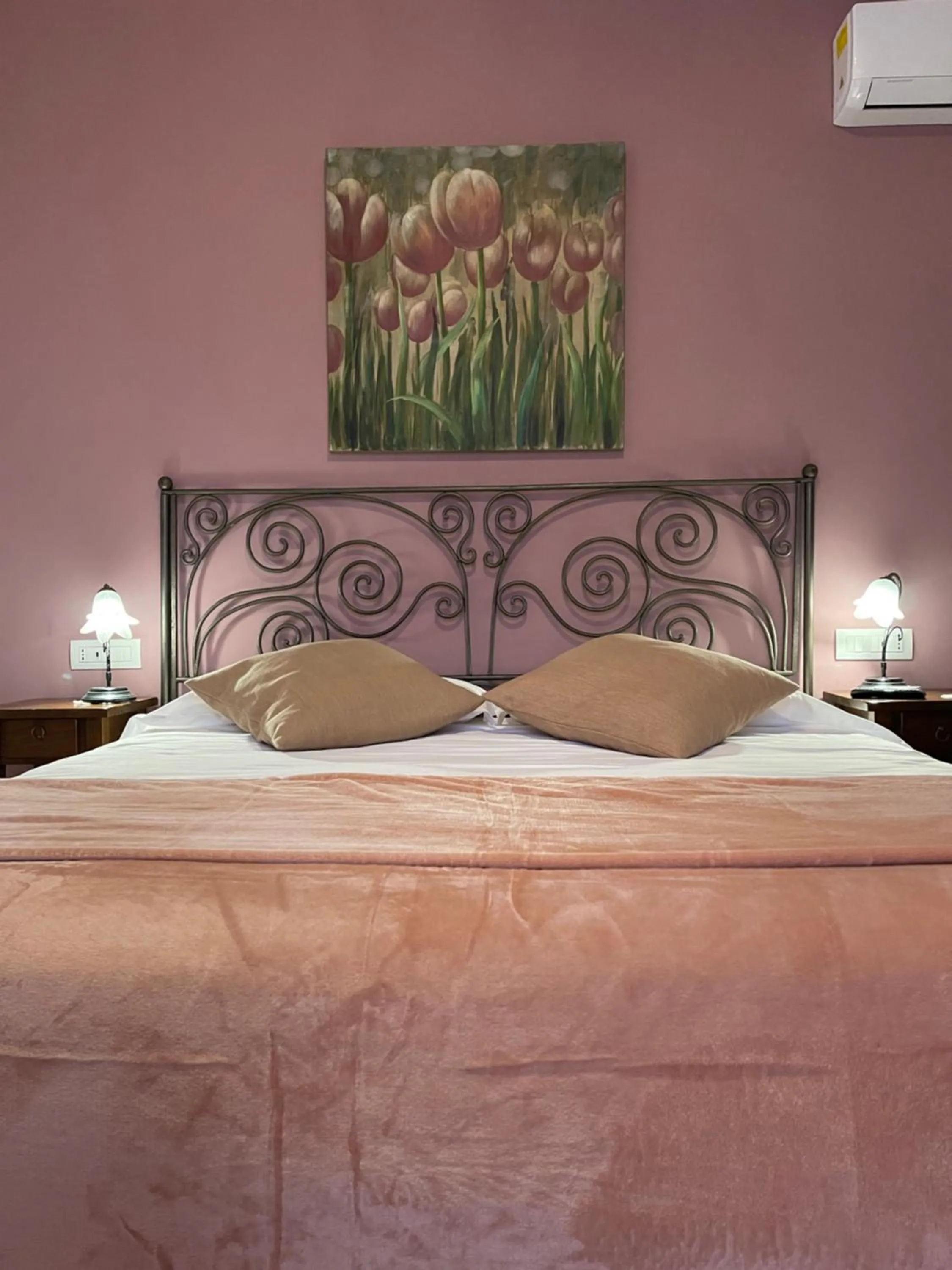 Decorative detail, Bed in Agriturismo Sant'Alfonso