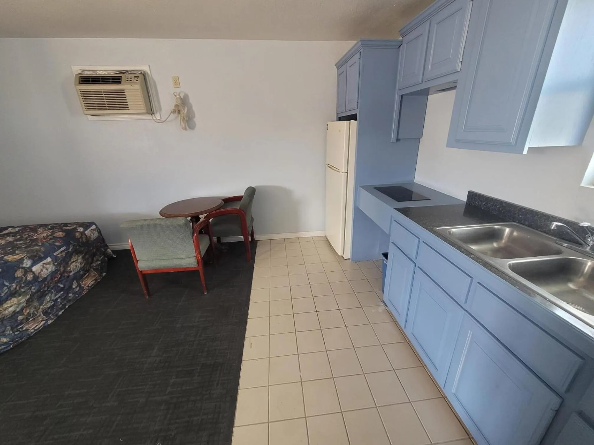 Kitchen or kitchenette in Heritage Budget Inn By OYO Hwy 84