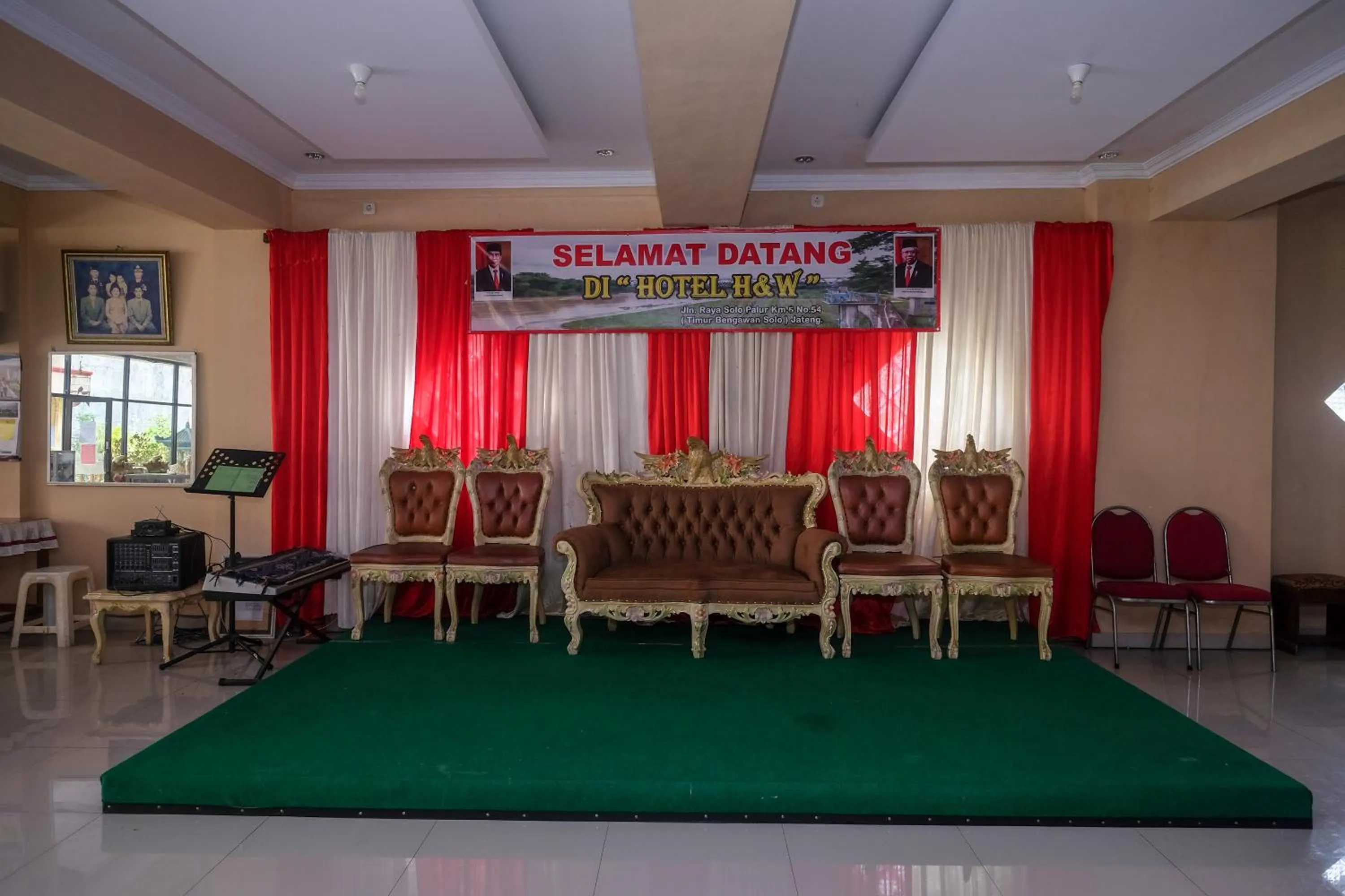 Living room in RedDoorz at H&W Hotel Solo