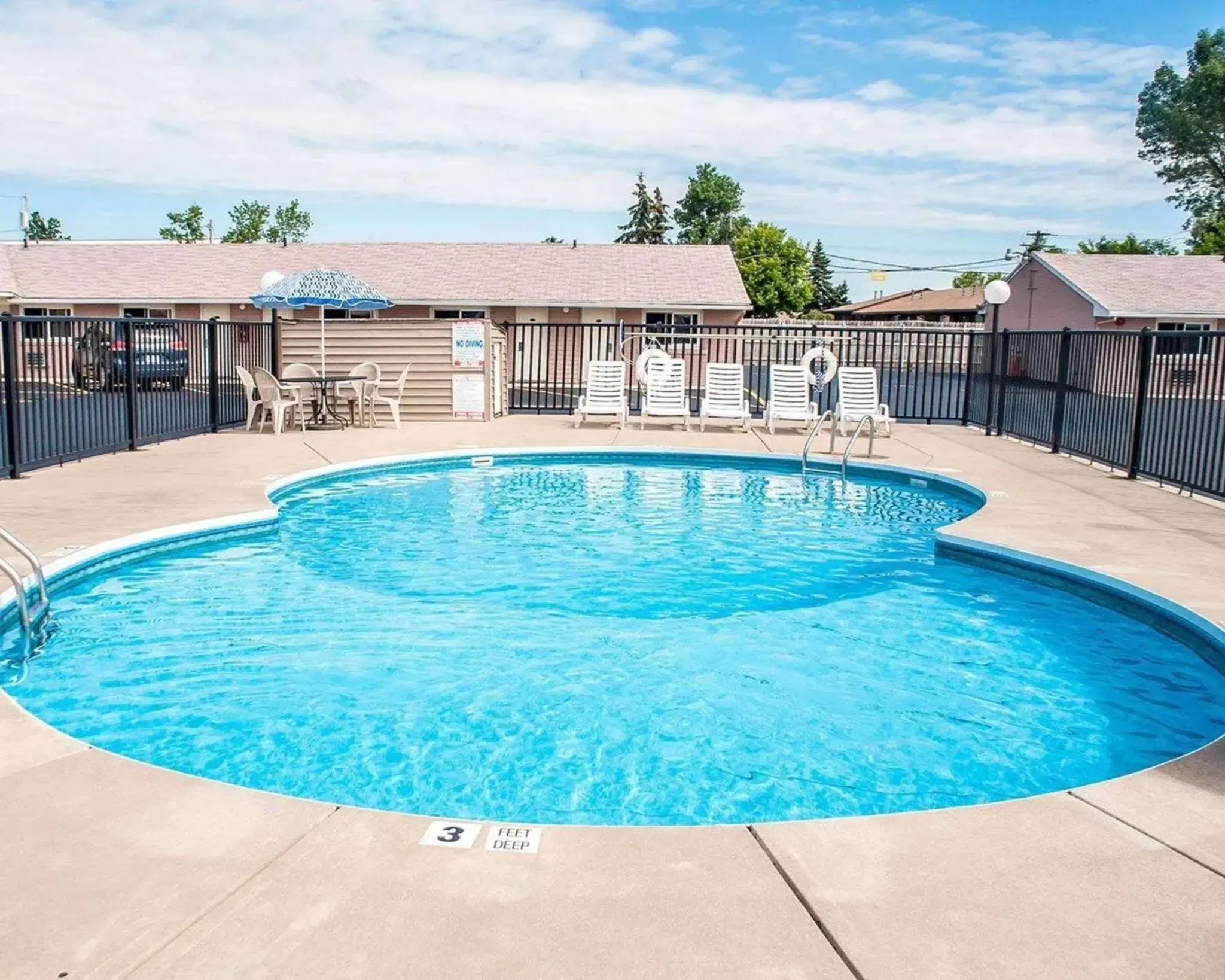 Castle Inn & Suites Niagara Falls Castle Inn & Suites Niagara Falls