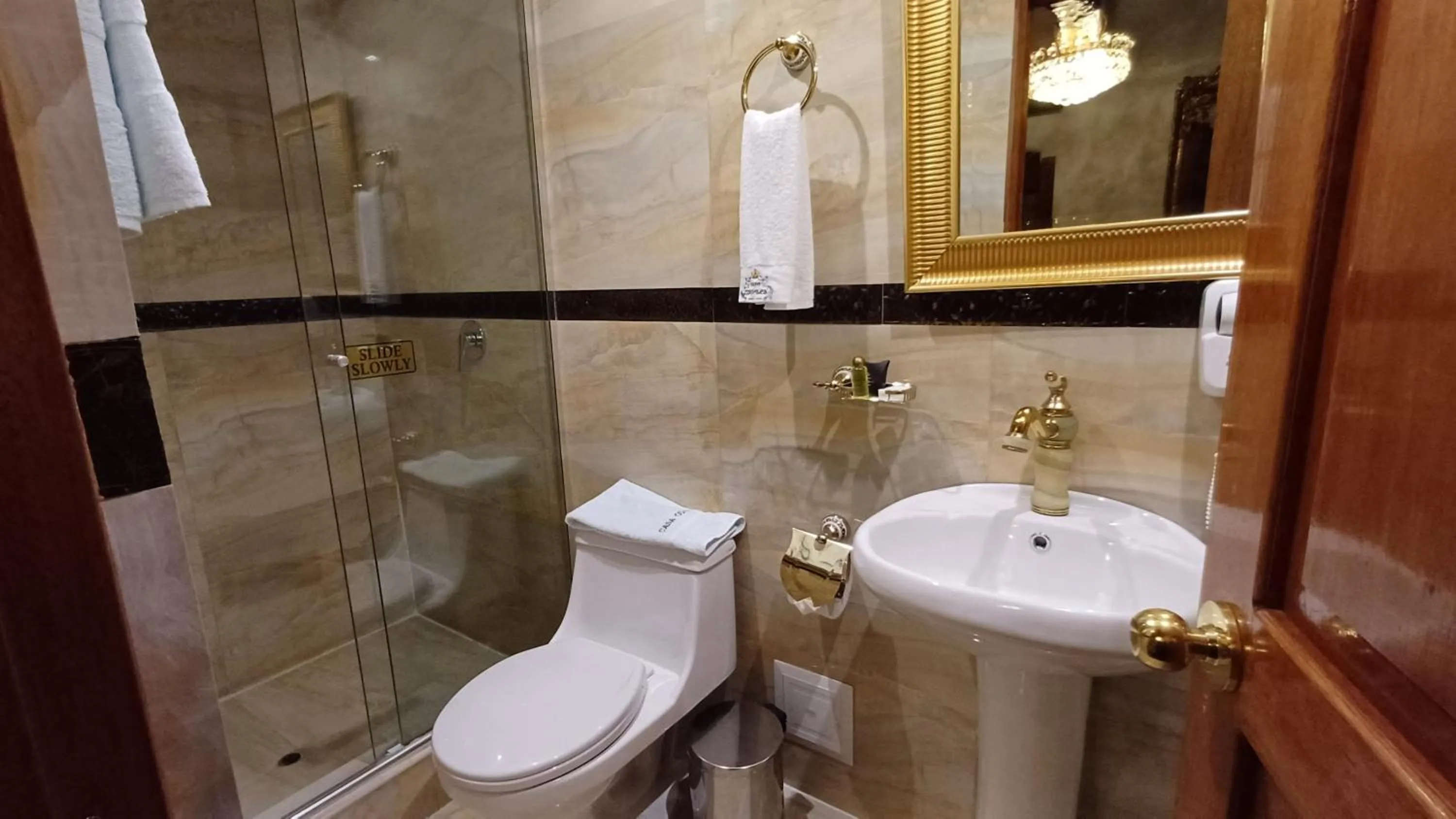 Shower in Casona Corrales Hotel Boutique