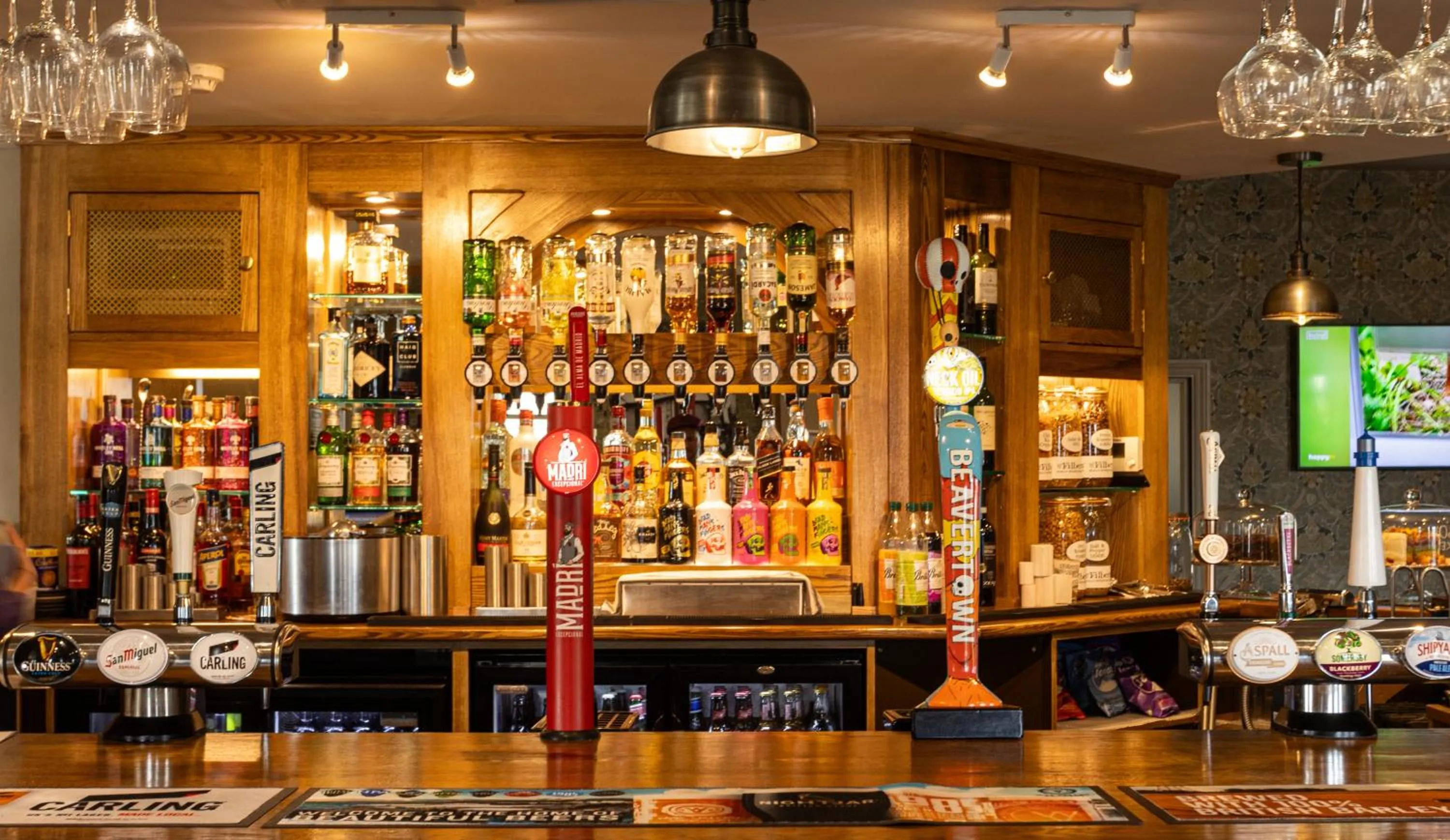 Lounge or bar in Woodberry Inn