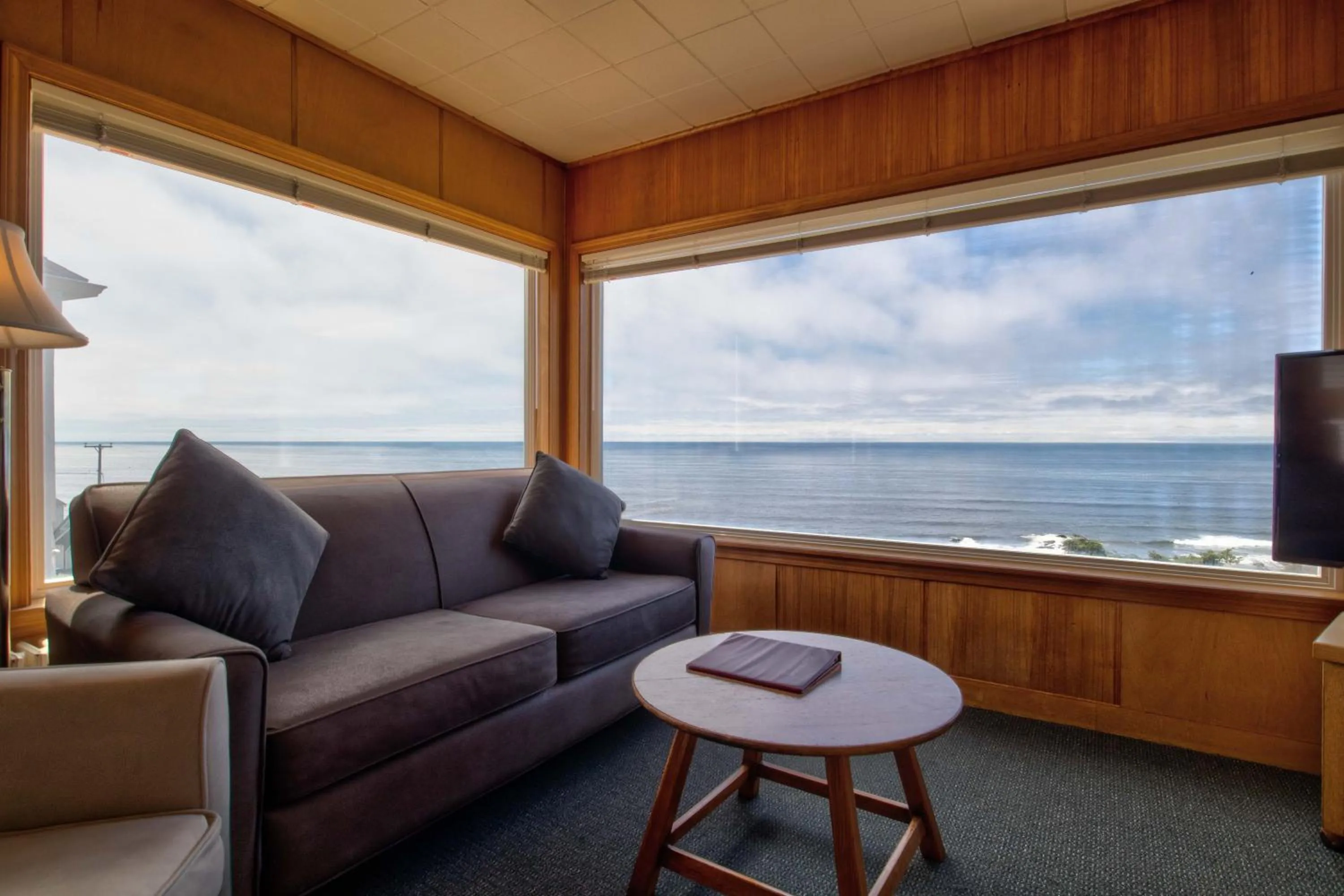Seating area in Ester Lee Oceanview Inn