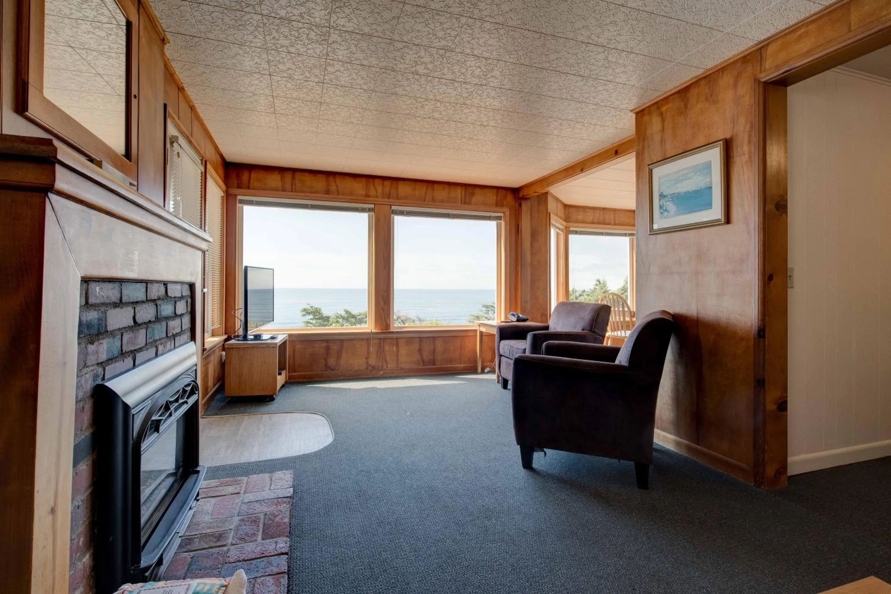 Living room in Ester Lee Oceanview Inn