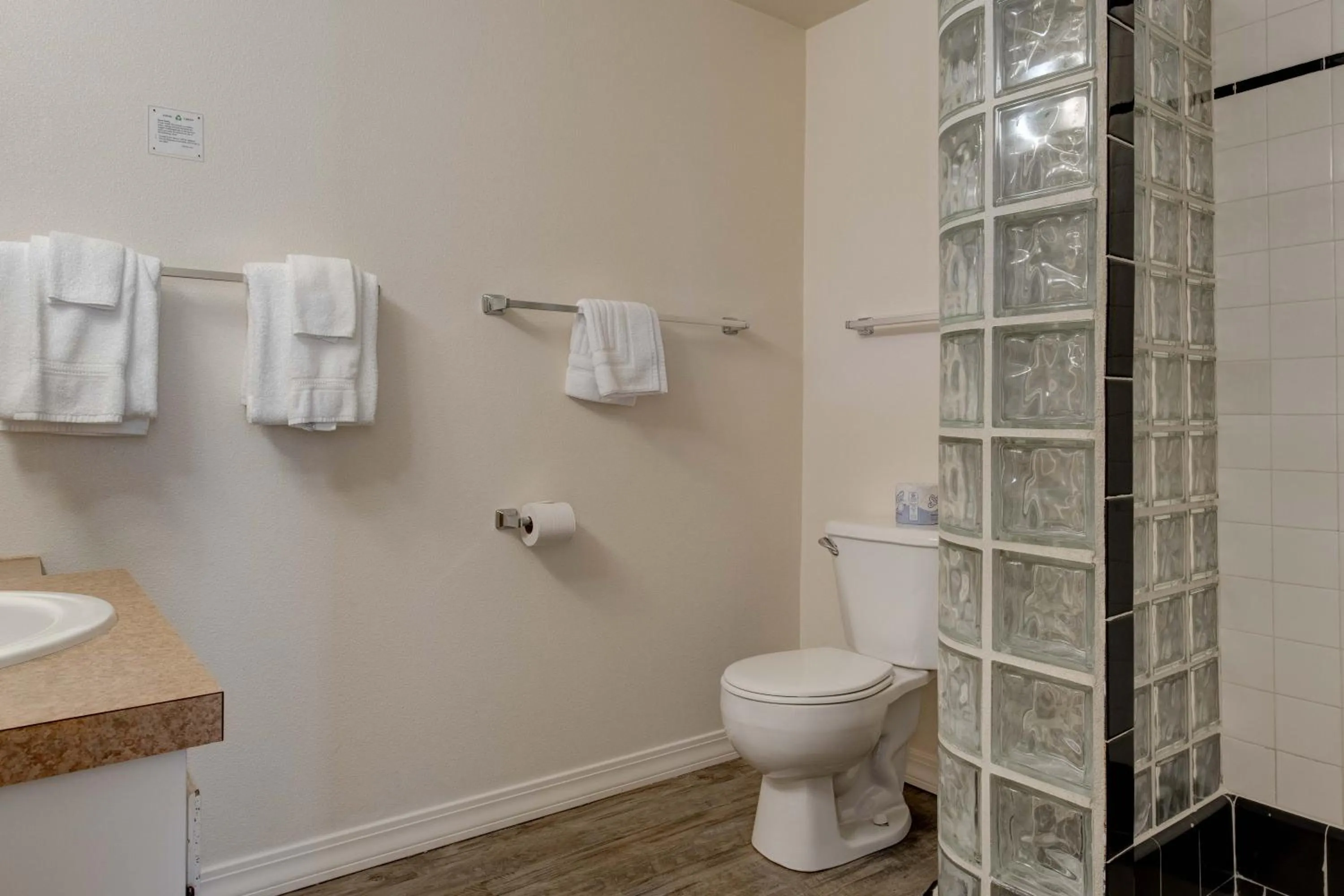 Bathroom in Ester Lee Oceanview Inn