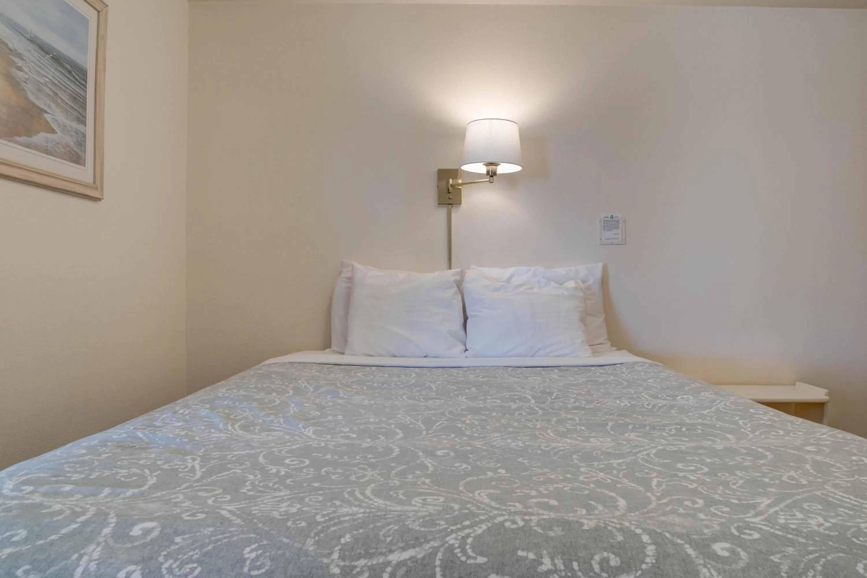 Bedroom, Bed in Ester Lee Oceanview Inn