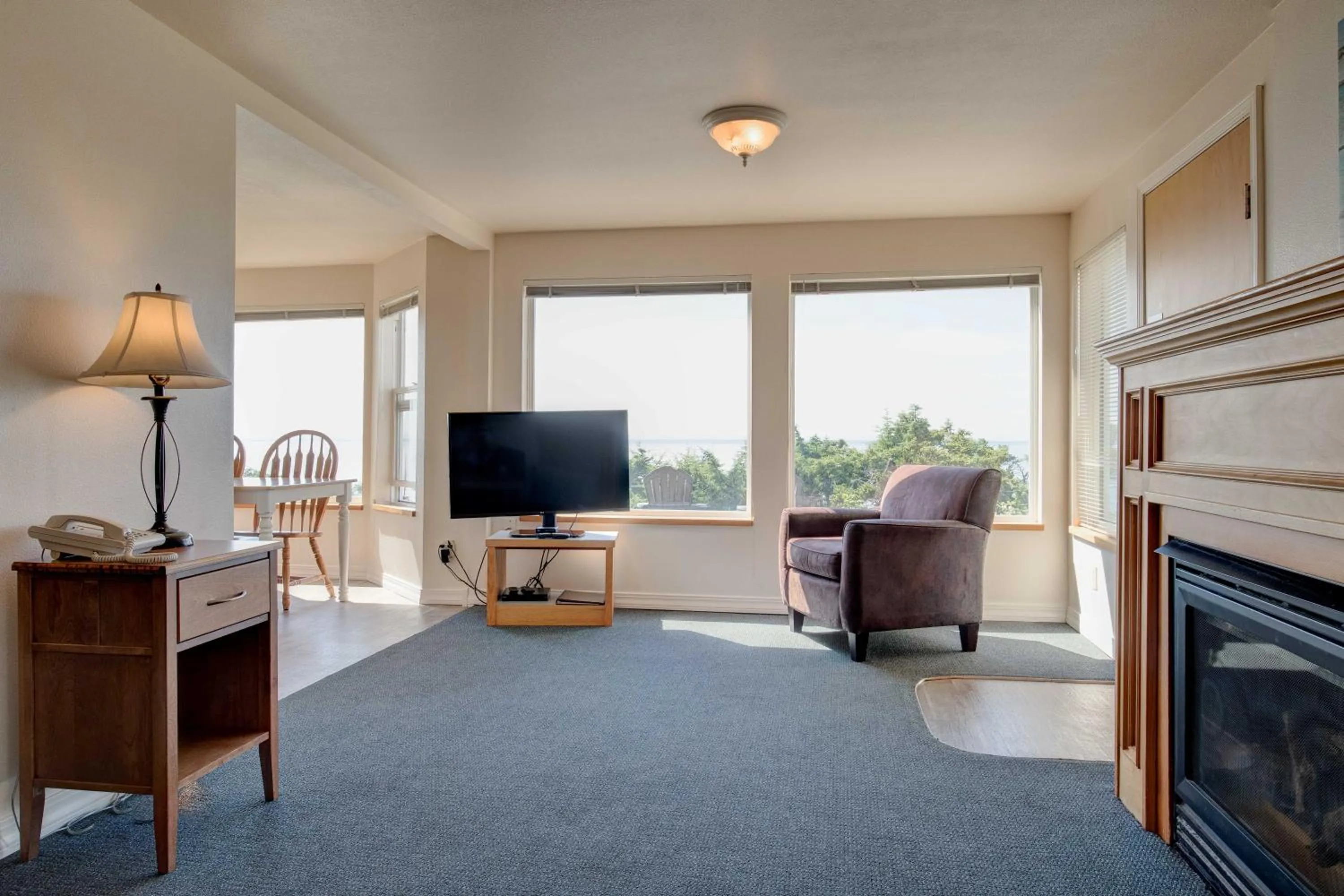 Seating area in Ester Lee Oceanview Inn