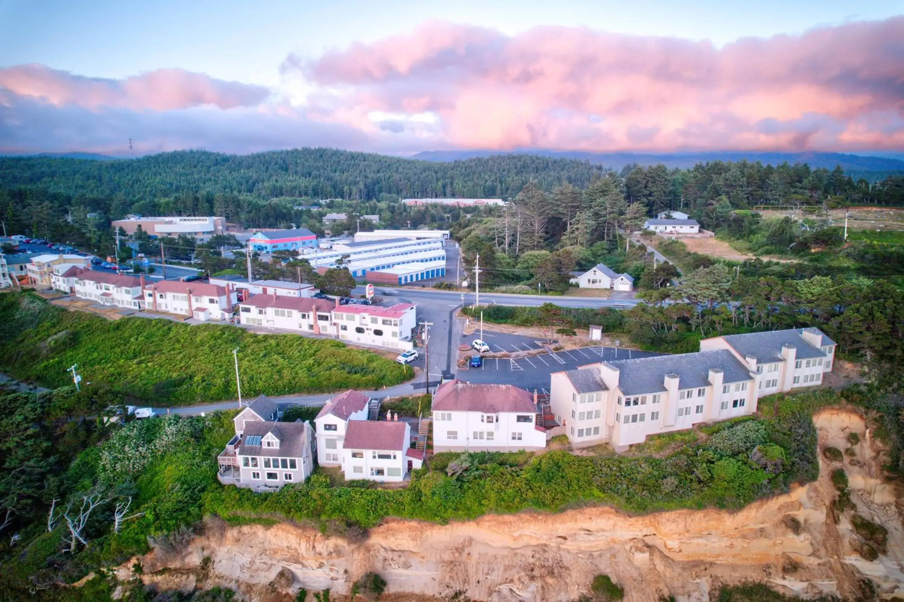 Property building in Ester Lee Oceanview Inn Property building in Ester Lee Oceanview Inn