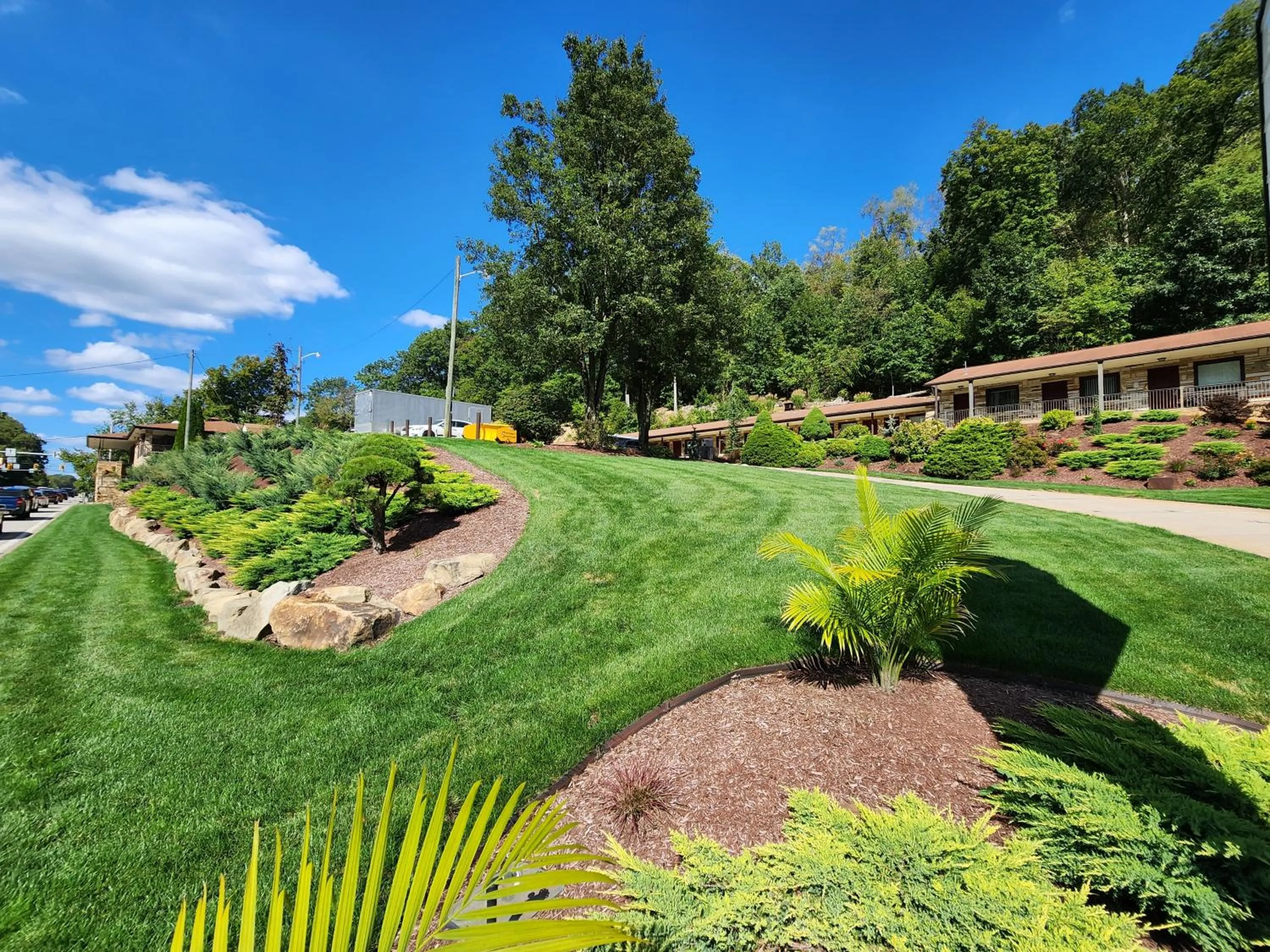 Natural landscape in Jefferson Hills Motel