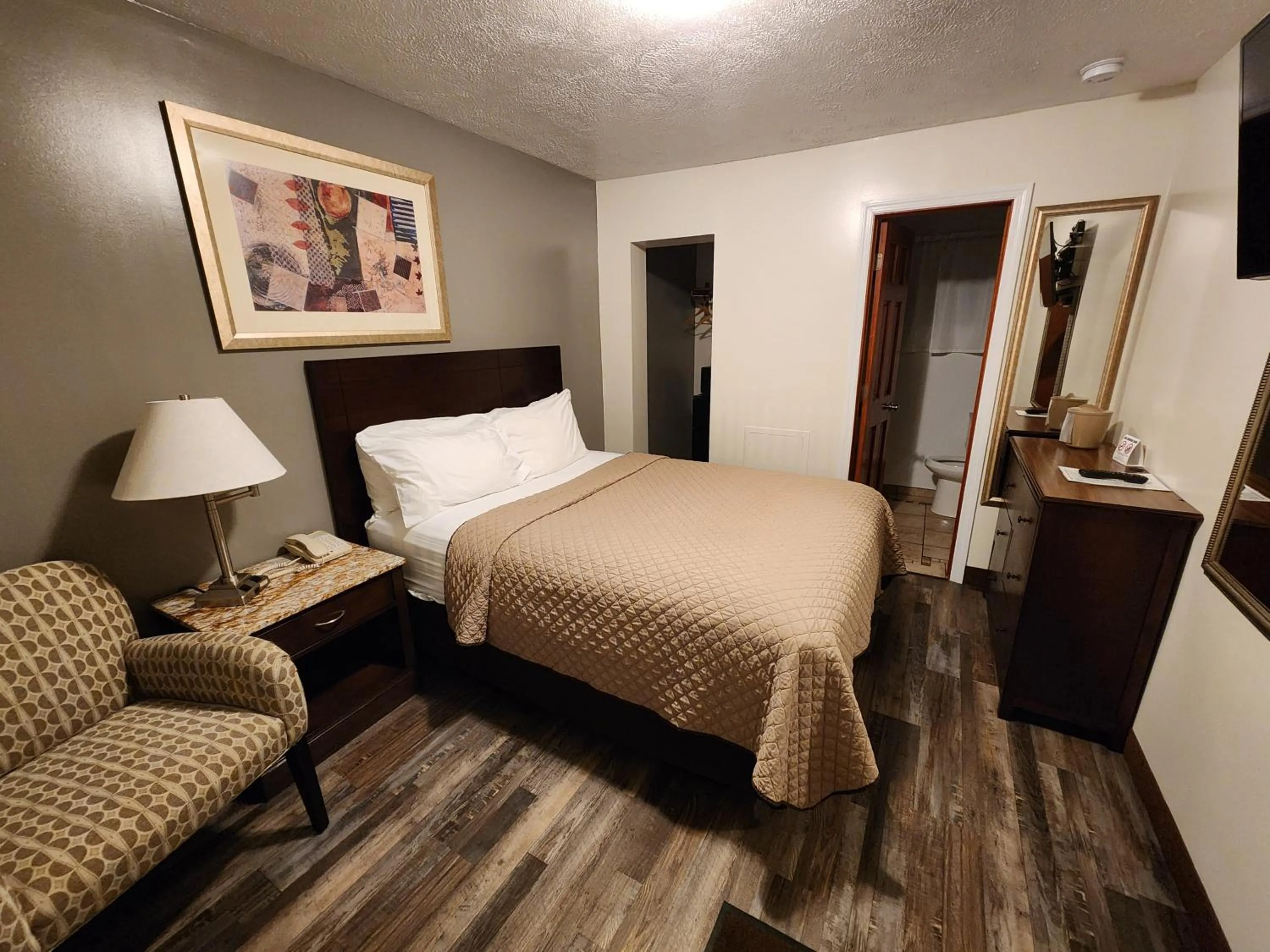 Bedroom, Bed in Jefferson Hills Motel
