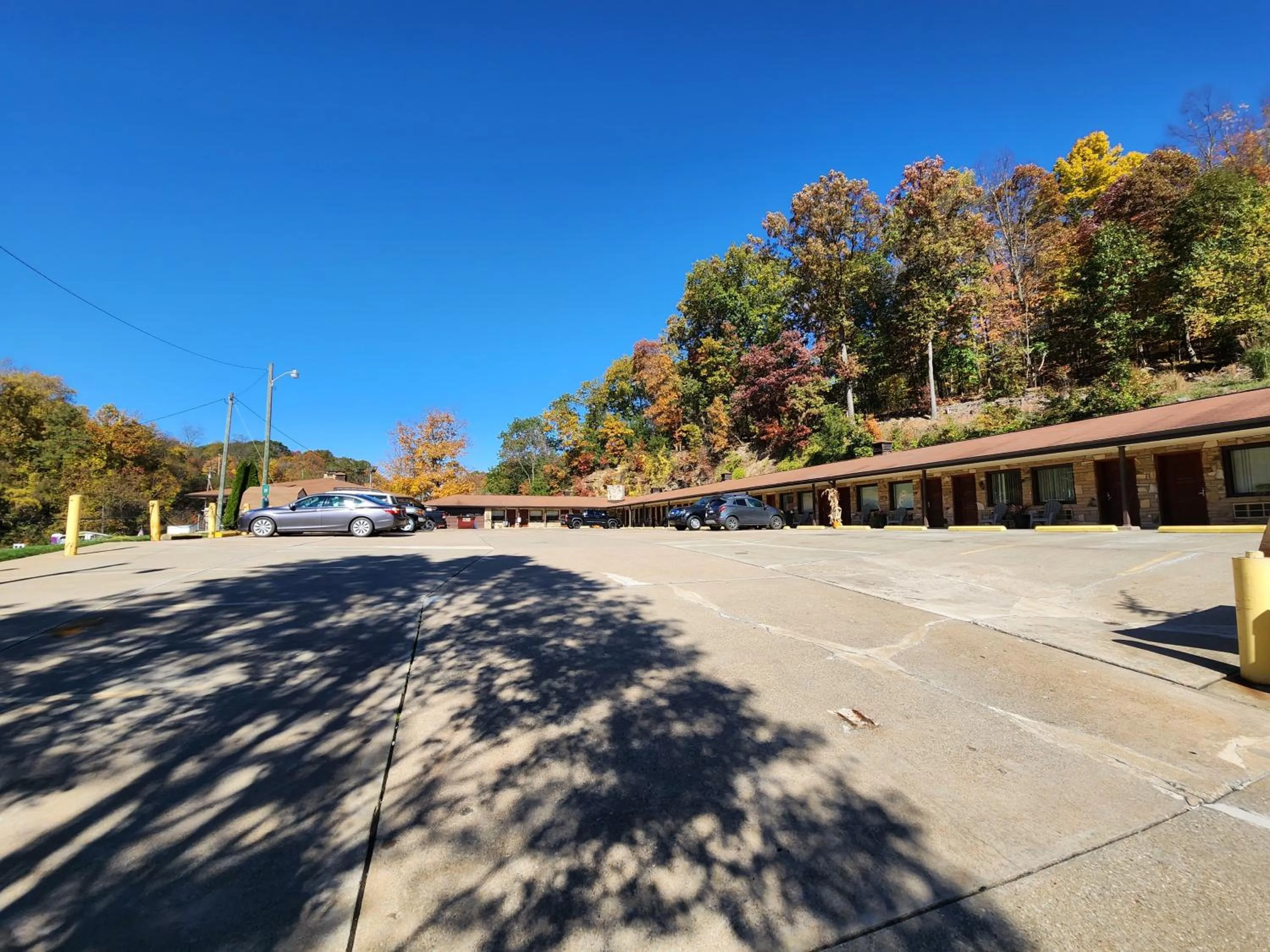 Parking in Jefferson Hills Motel