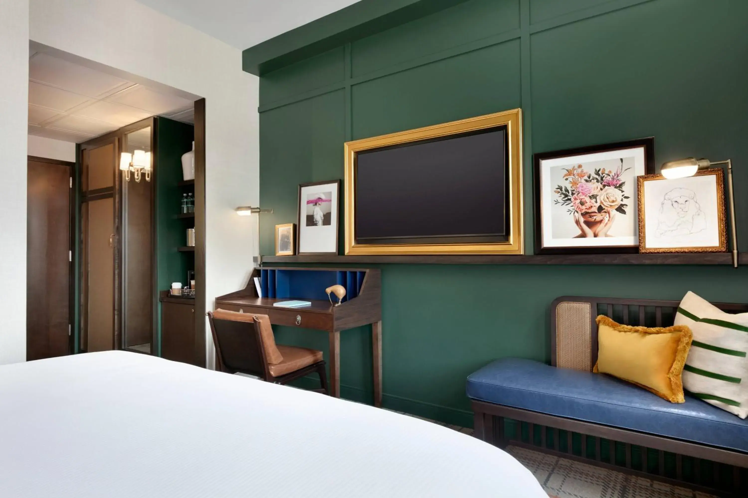 Photo of the whole room, Bed in Glenn Hotel, Autograph Collection Photo of the whole room, Bed in Glenn Hotel, Autograph Collection