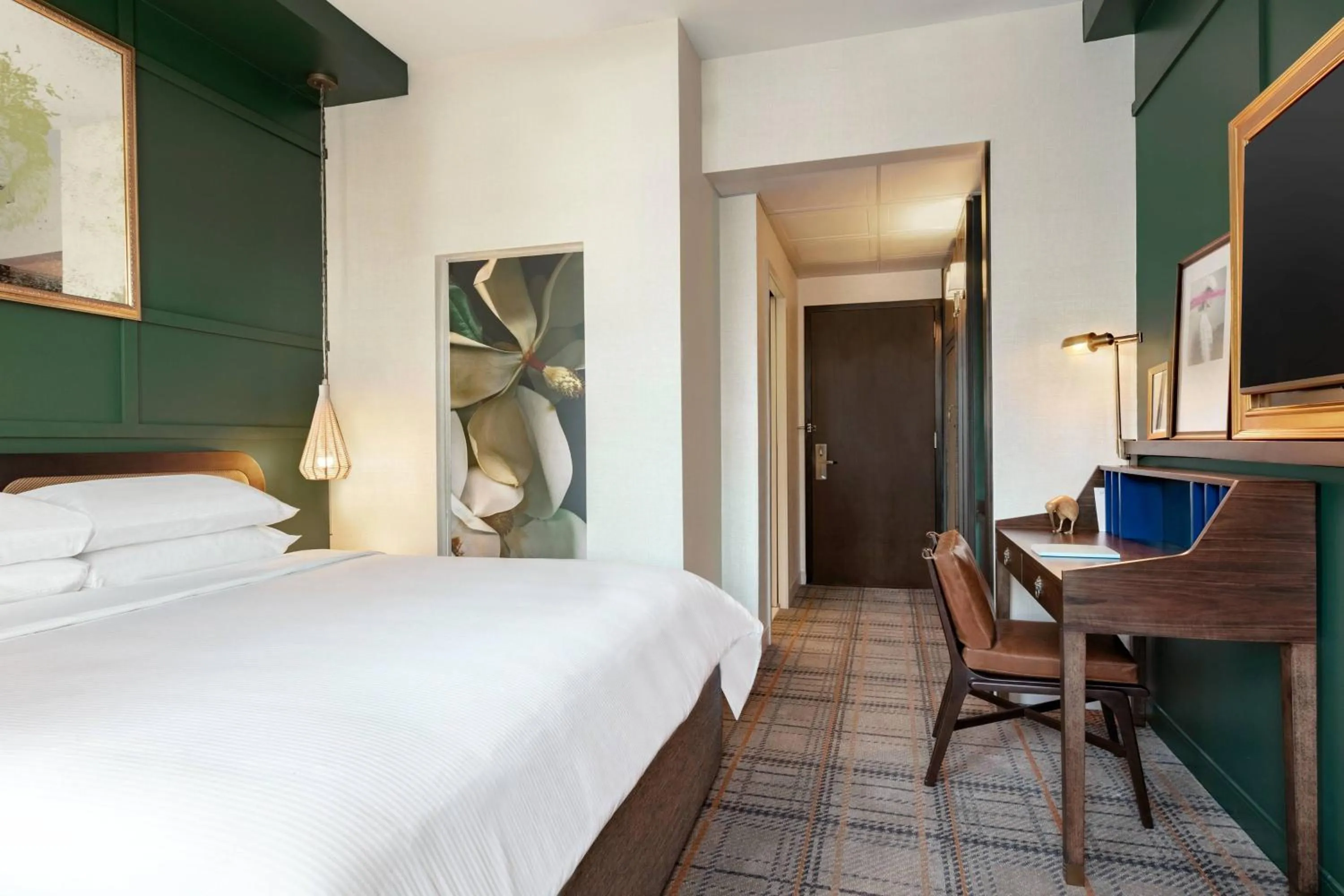 Photo of the whole room, Bed in Glenn Hotel, Autograph Collection