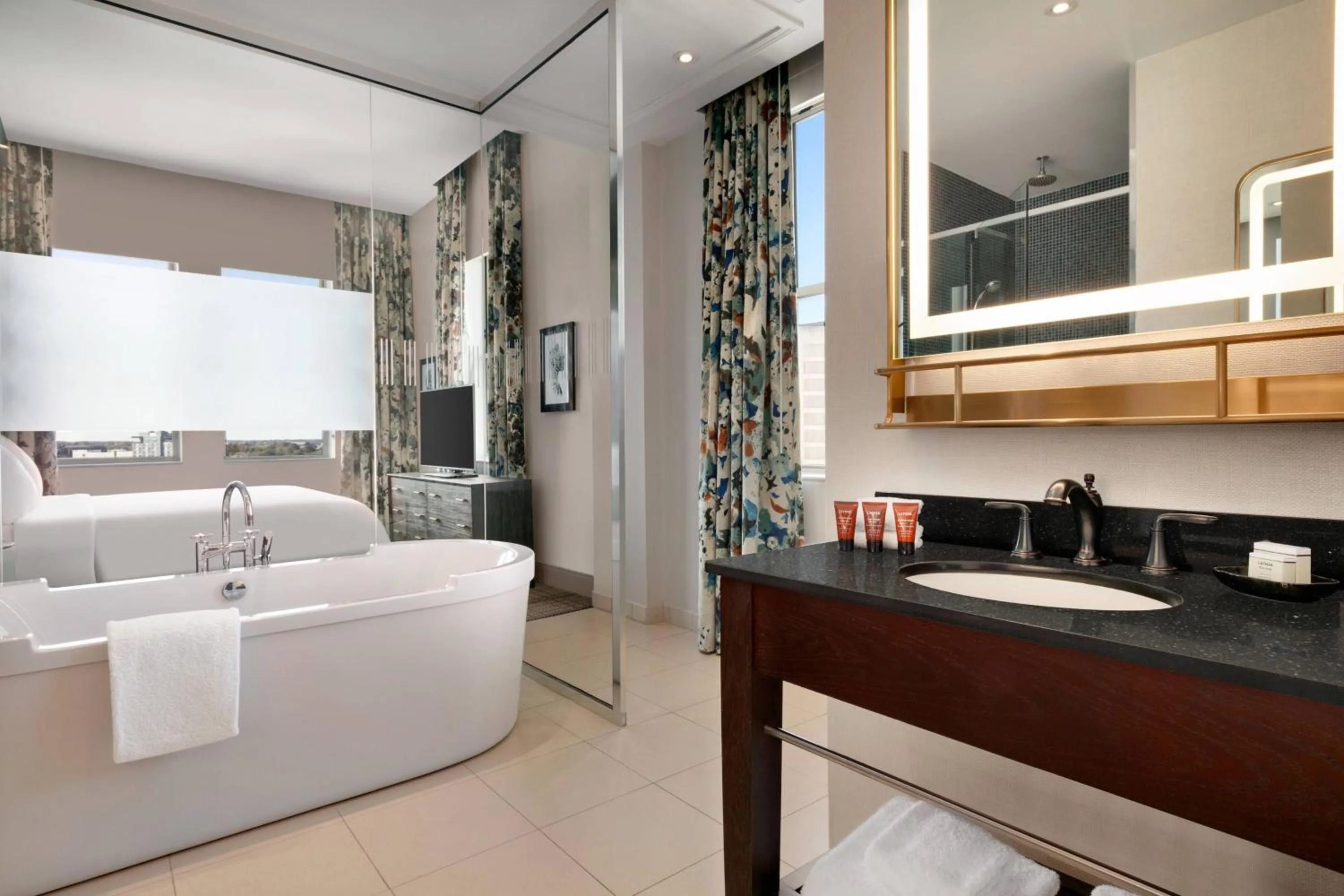 Bathroom, Bed in Glenn Hotel, Autograph Collection
