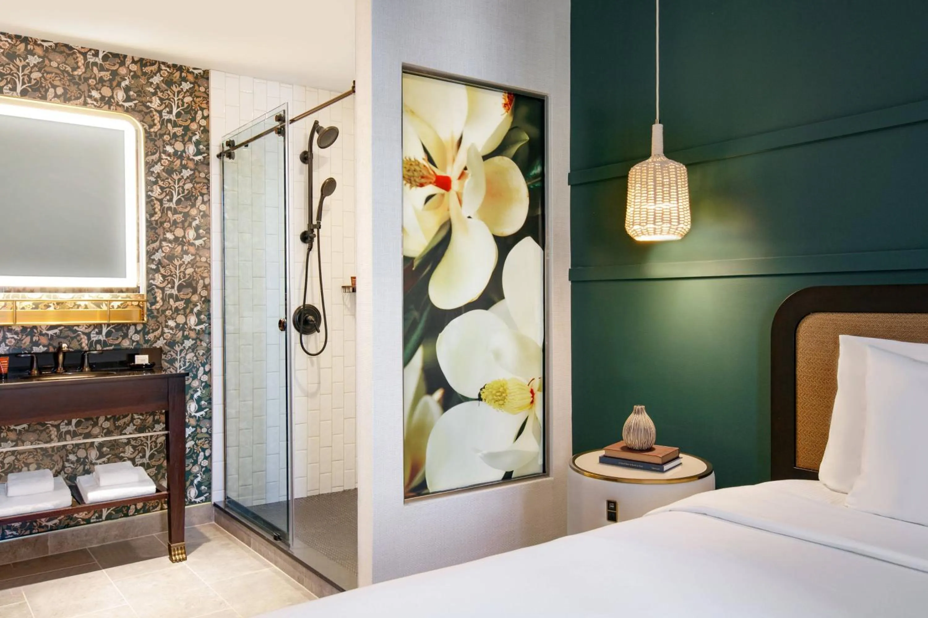 Bathroom, Bed in Glenn Hotel, Autograph Collection