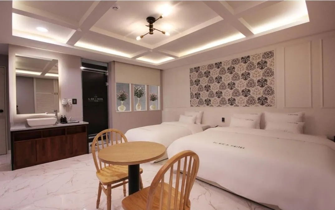 Property building, Bed in Idea Hotel