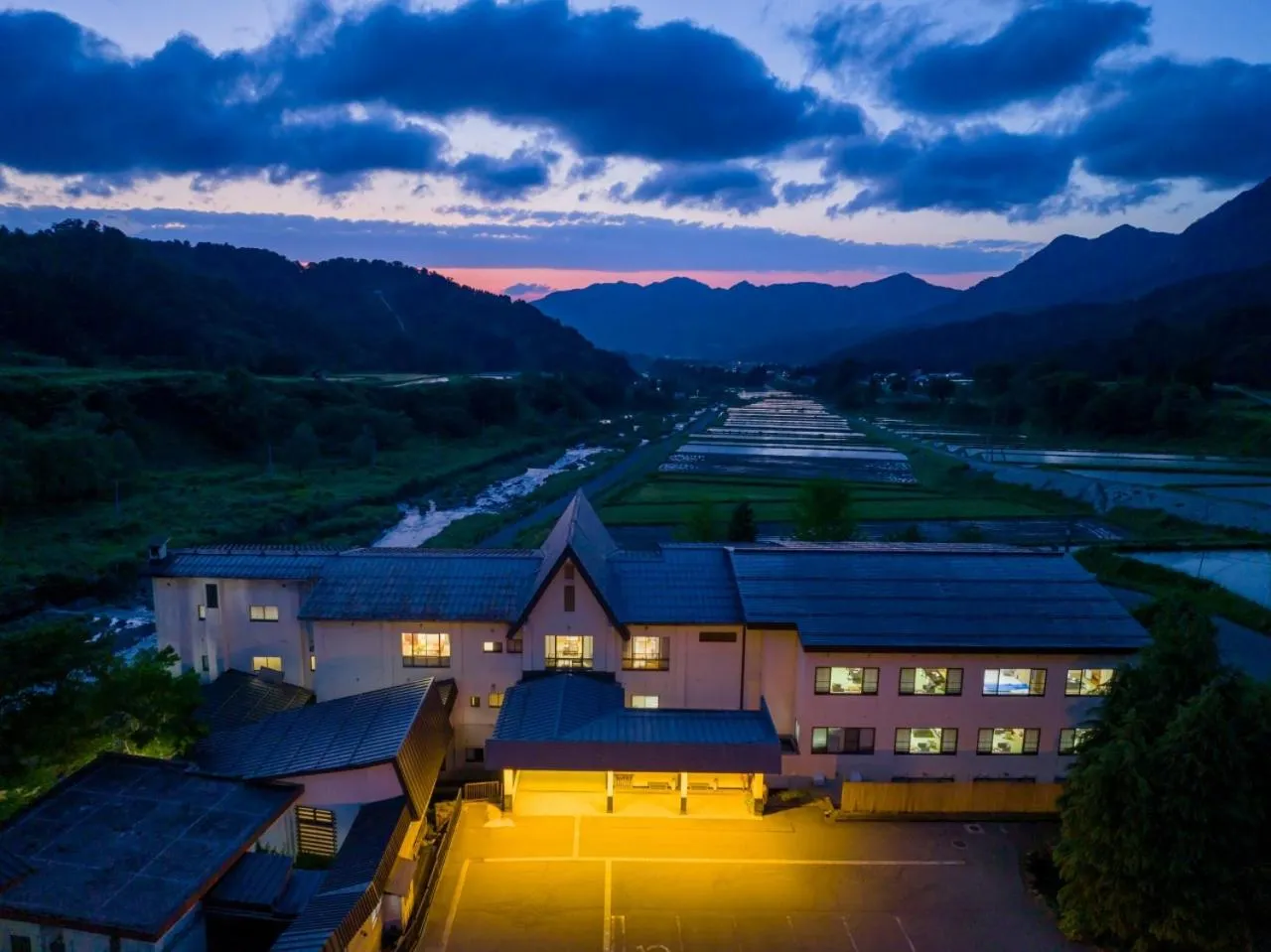 Property building in Sasakura onsen Ryuunso