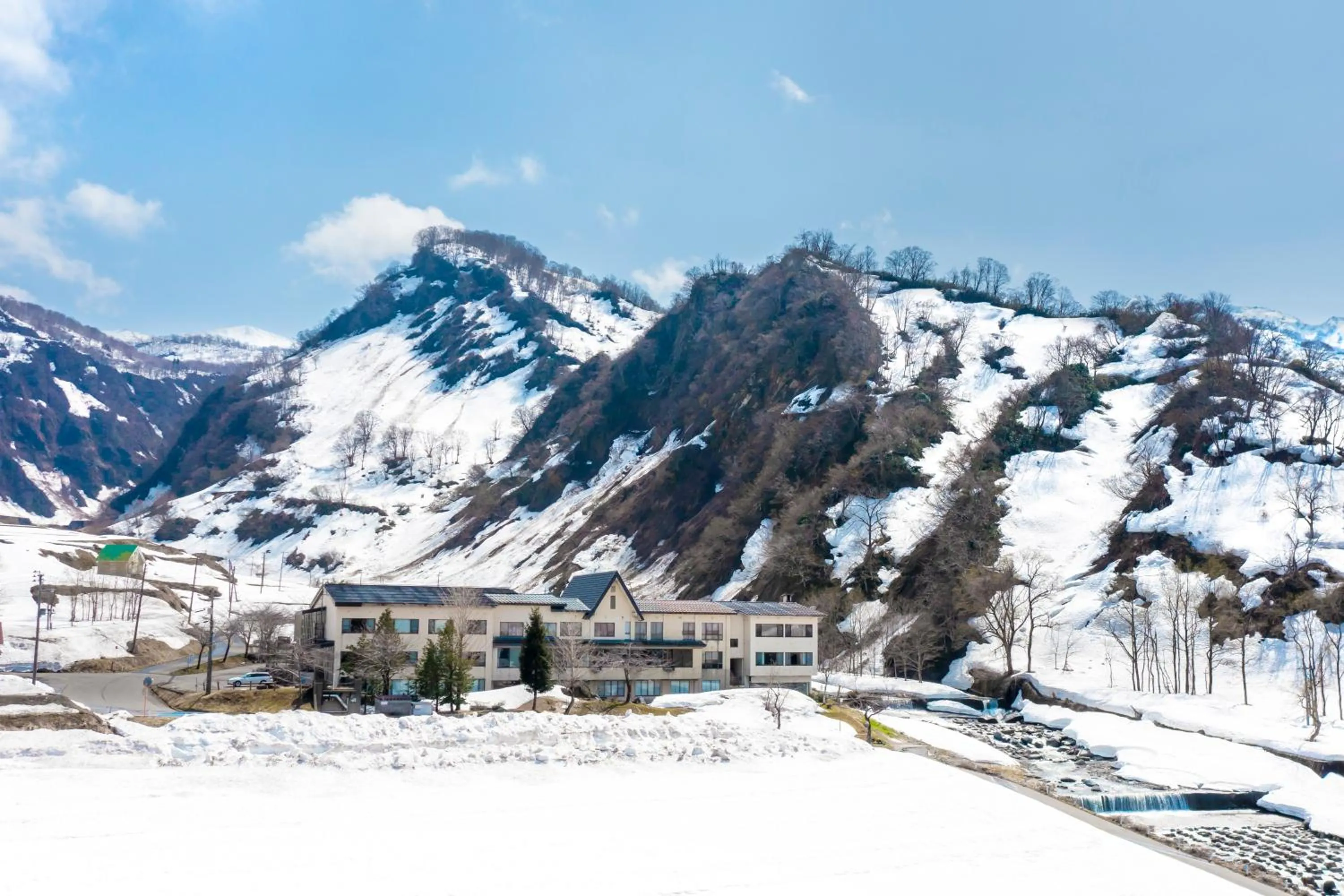 Property building in Sasakura onsen Ryuunso