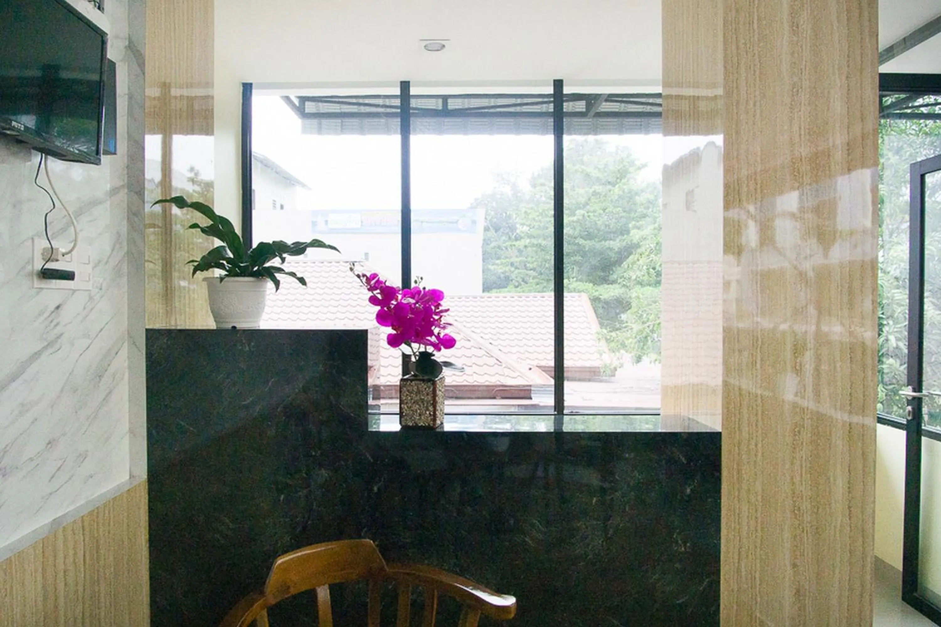 Area and facilities in RedDoorz @ RS Adam Malik Medan