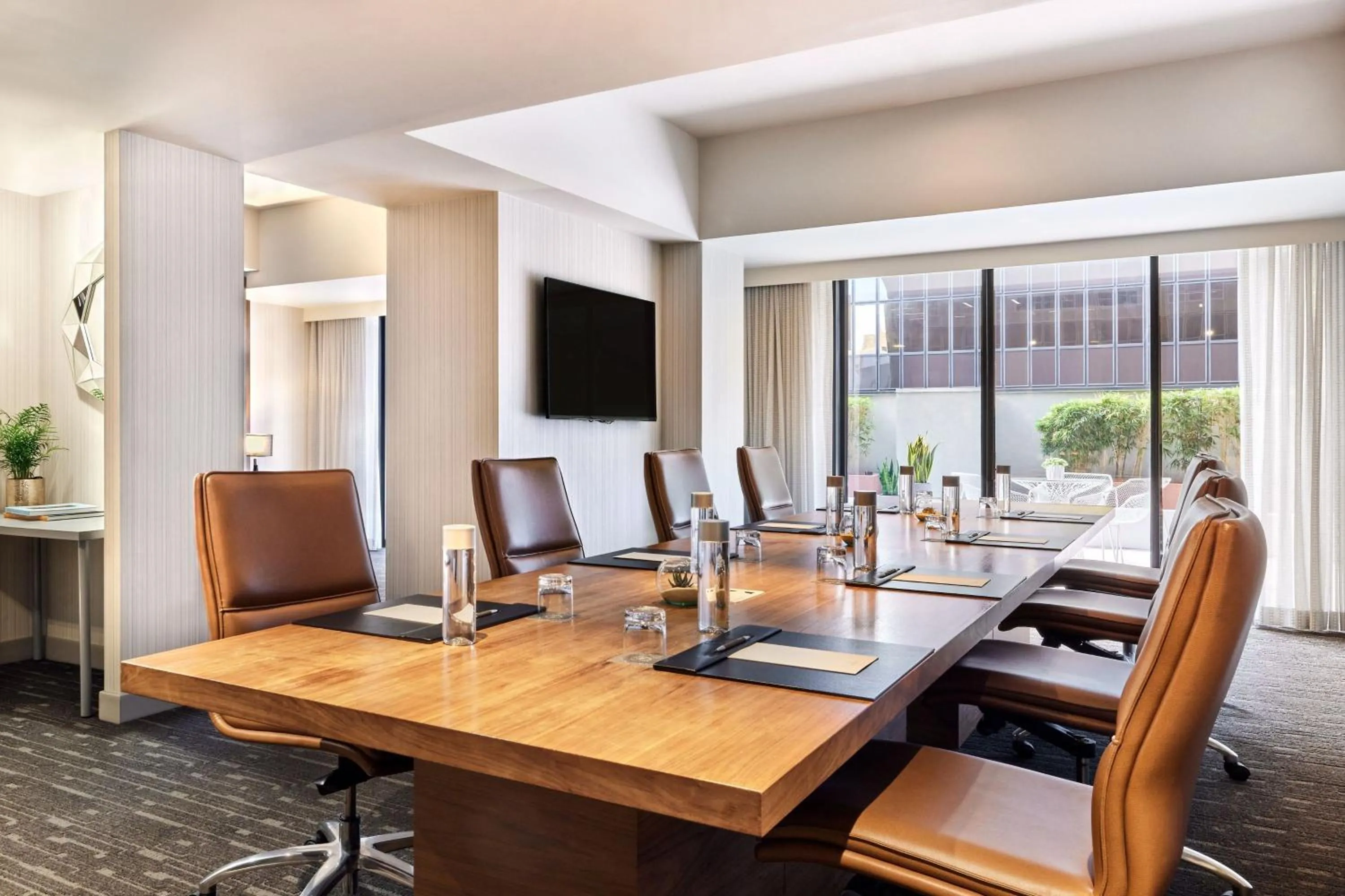 Photo of the whole room in Sheraton Grand Los Angeles