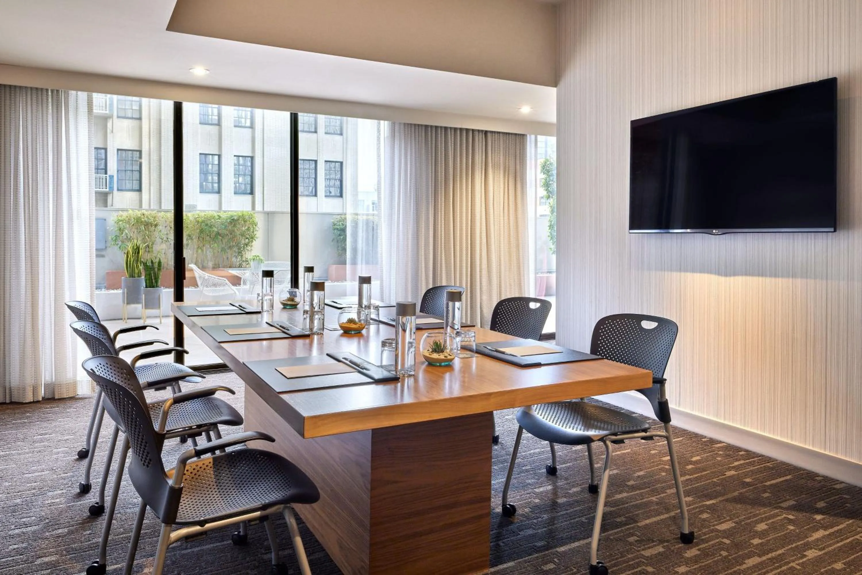 Photo of the whole room in Sheraton Grand Los Angeles