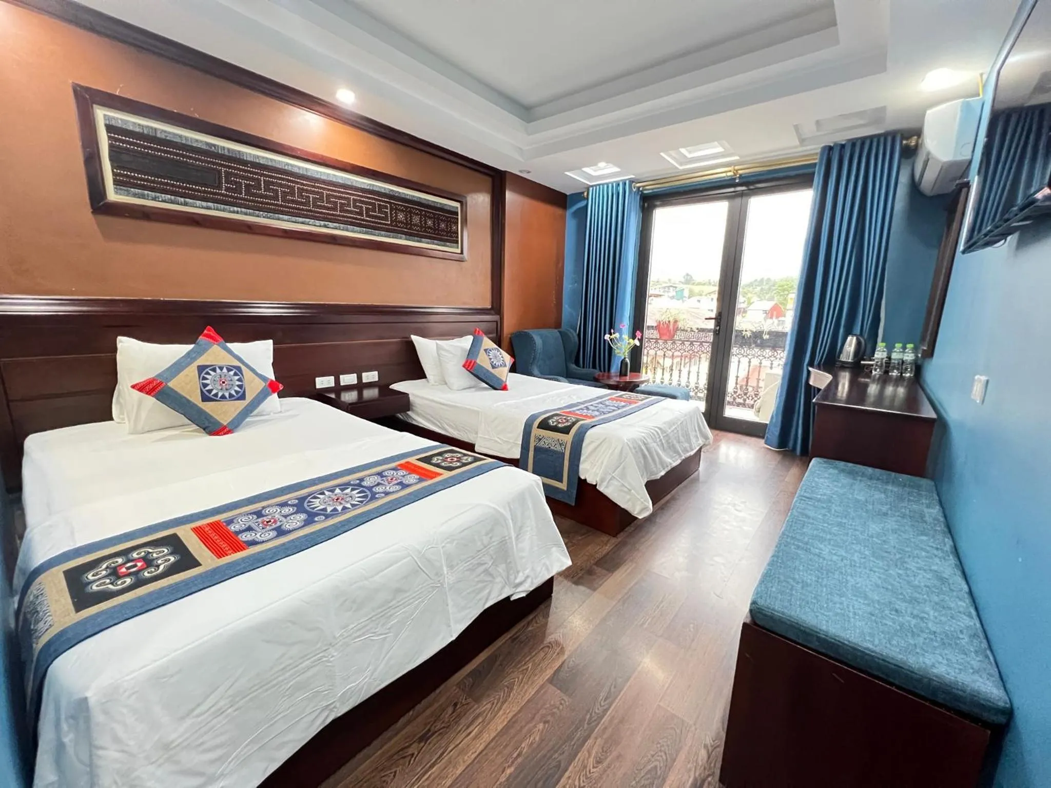 View (from property/room), Bed in SAPA FULL HOUSE HOTEL